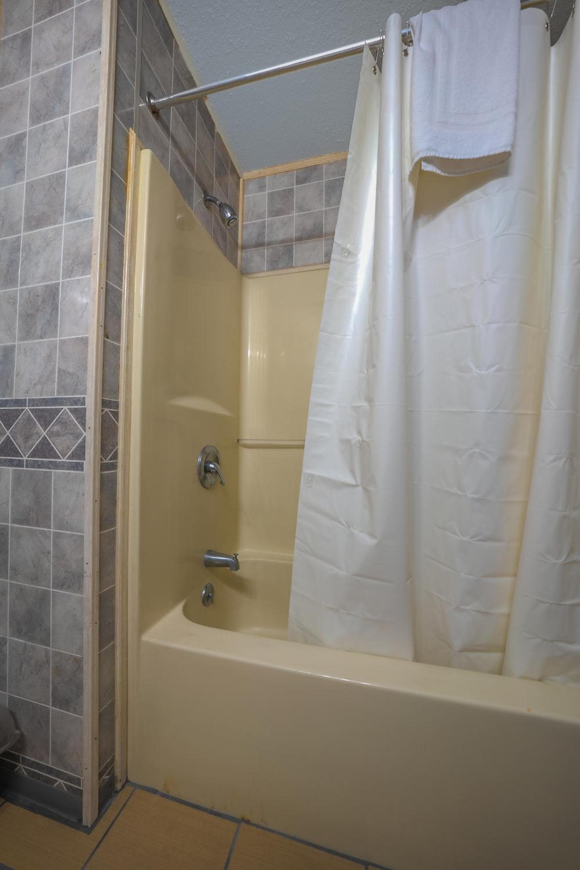 OYO Hotel Portland OR near Airport gallery photo in Gresham, OR — image 27