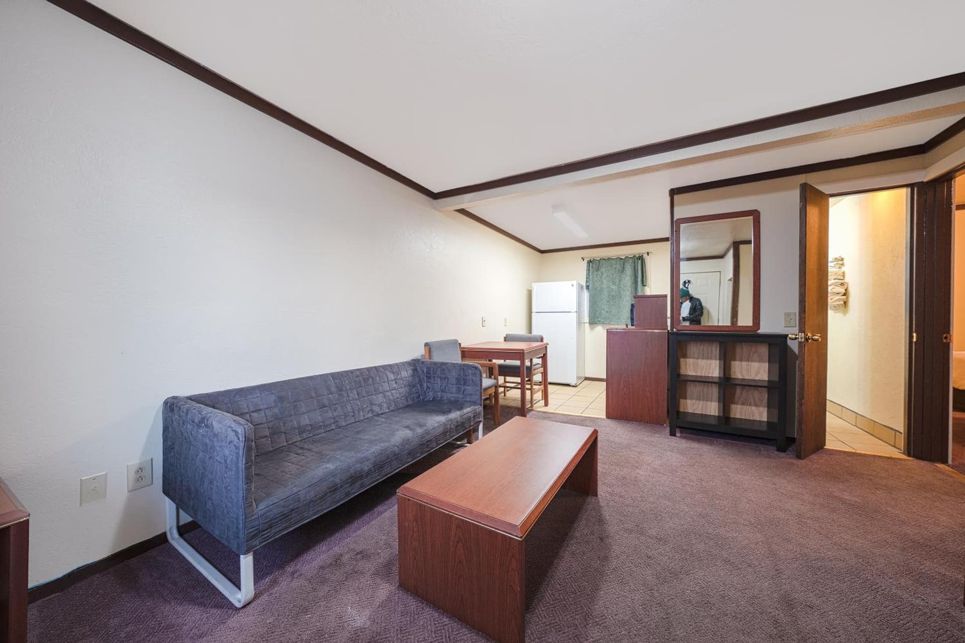 OYO Hotel Portland OR near Airport interior in Gresham, OR — gallery photo 2