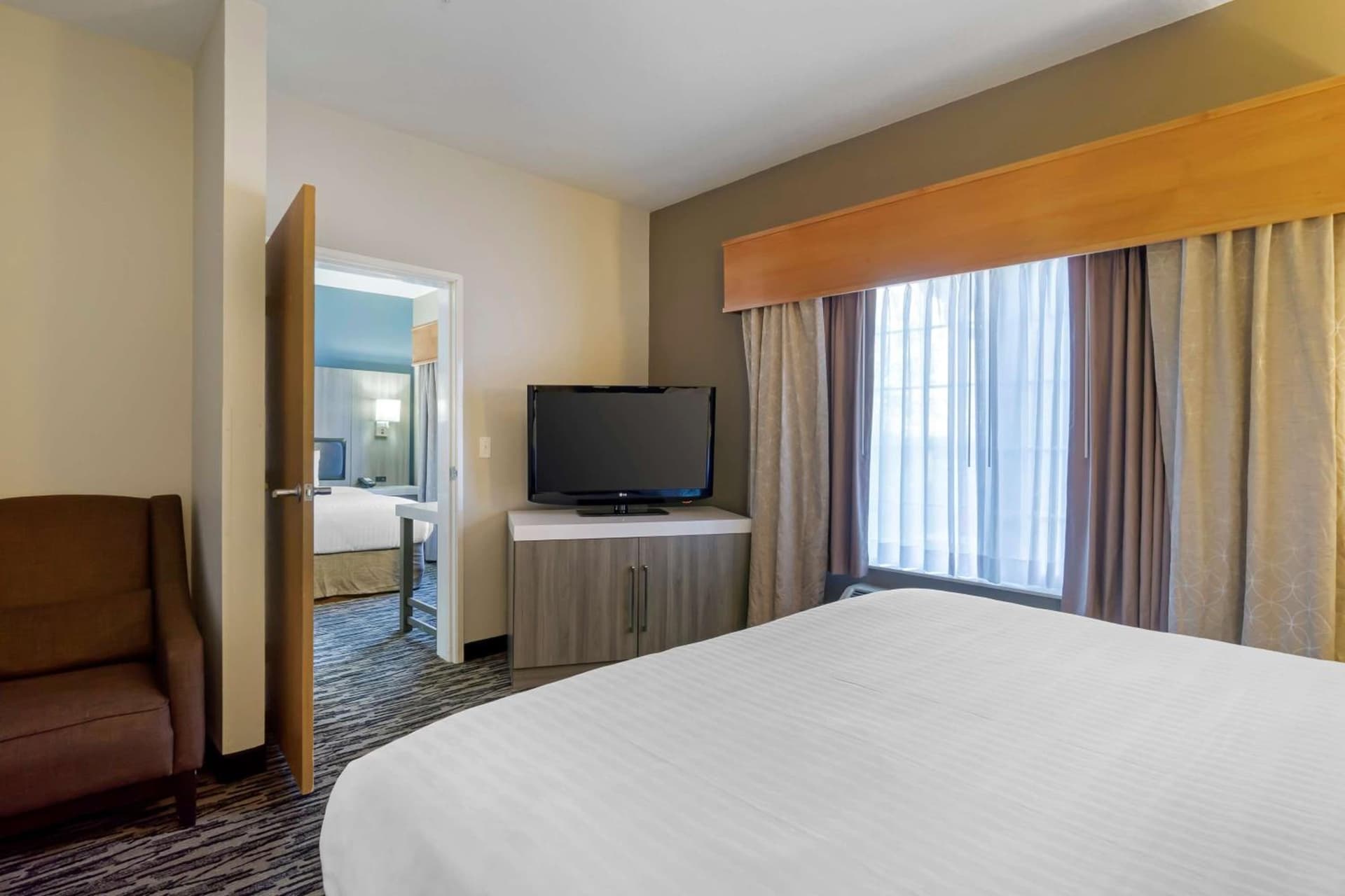 Best Western PLUS Mountain View Auburn Inn interior in Auburn, WA — gallery photo 2