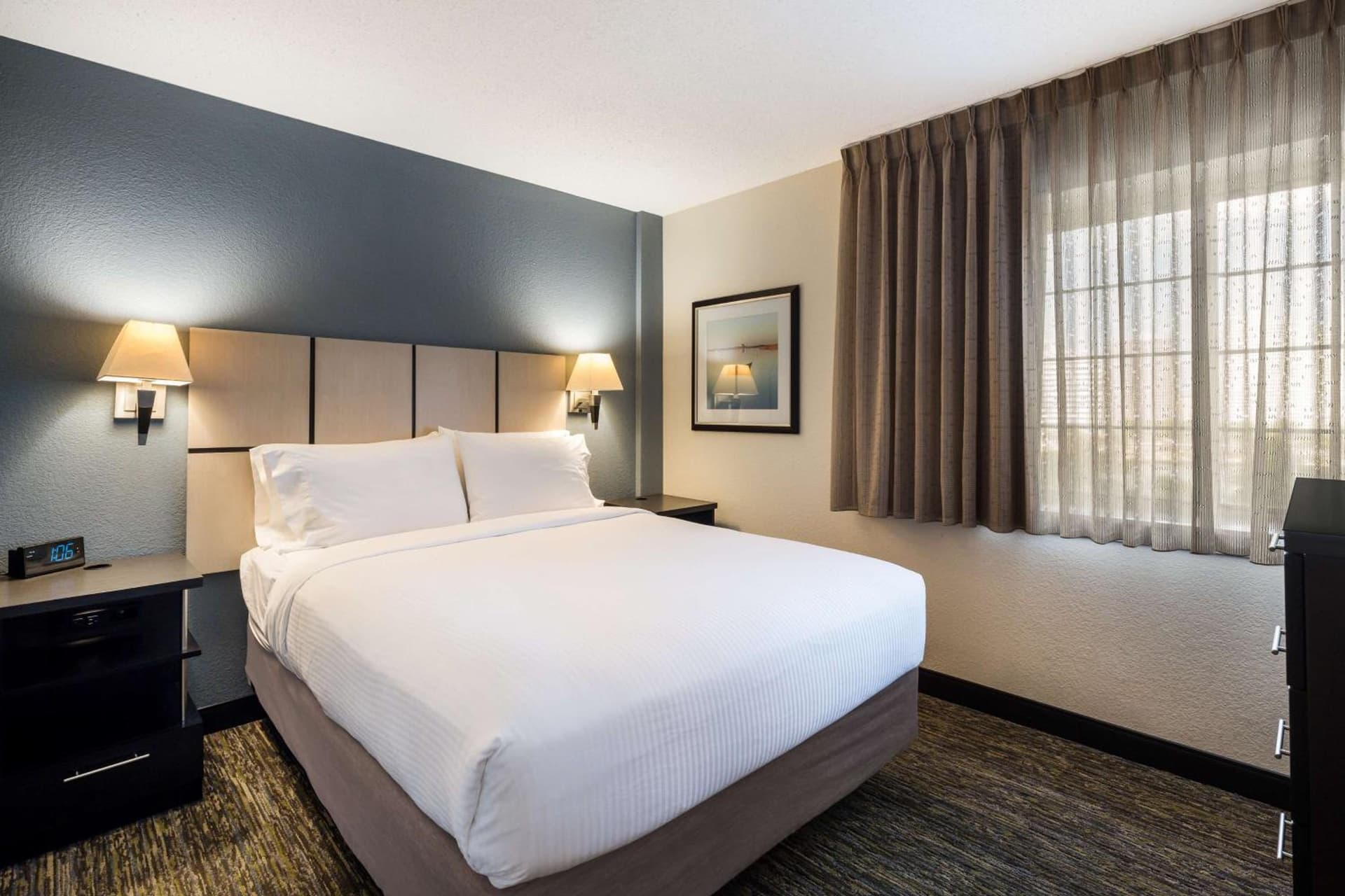 Sonesta Simply Suites Detroit Warren gallery photo in Warren, MI — image 20