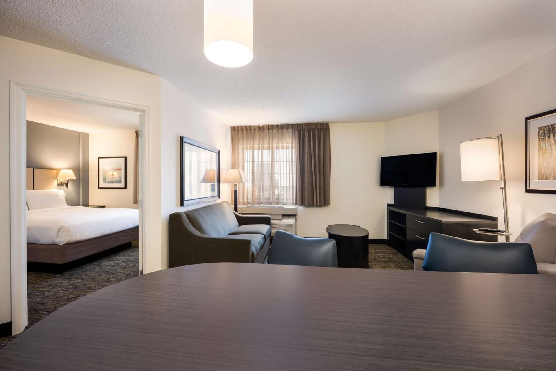 Sonesta Simply Suites Detroit Warren gallery photo in Warren, MI — image 8