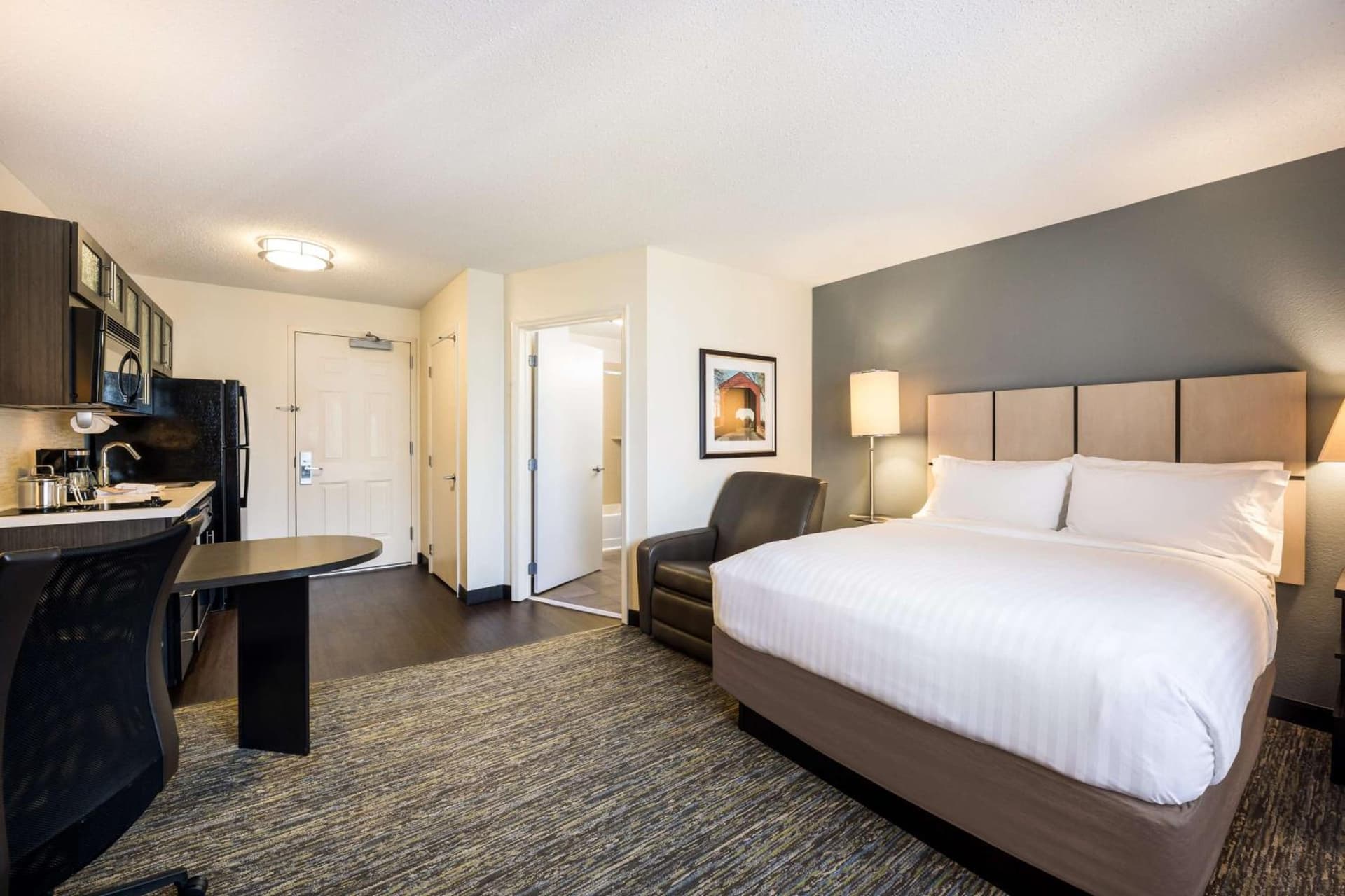 Sonesta Simply Suites Detroit Warren gallery photo in Warren, MI — image 24