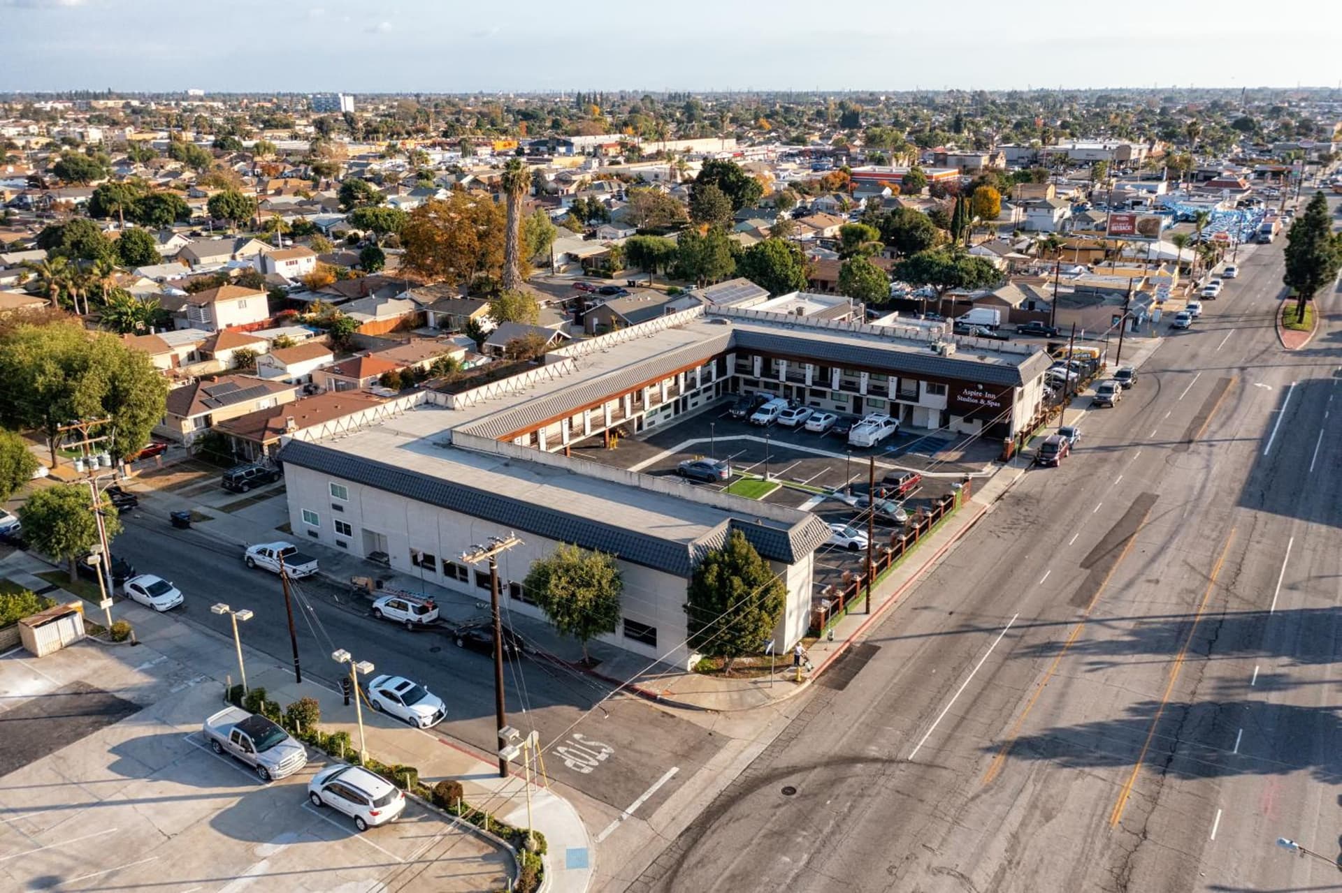 Aspire Inn Studios & Spas property views in Bellflower, CA — gallery photo 3