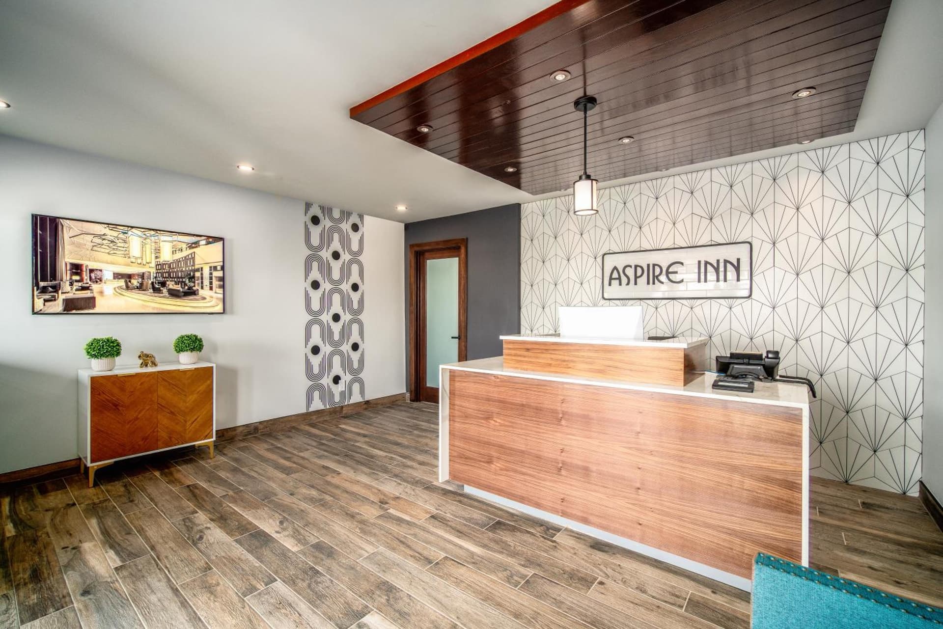 Aspire Inn Studios & Spas interior in Bellflower, CA — gallery photo 2
