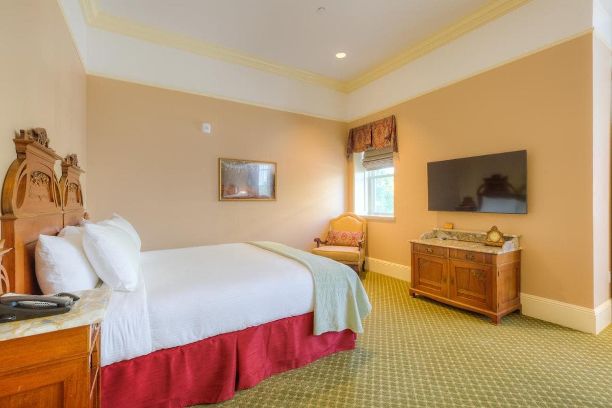 Hotel Diamond gallery photo in Chico, CA — image 21