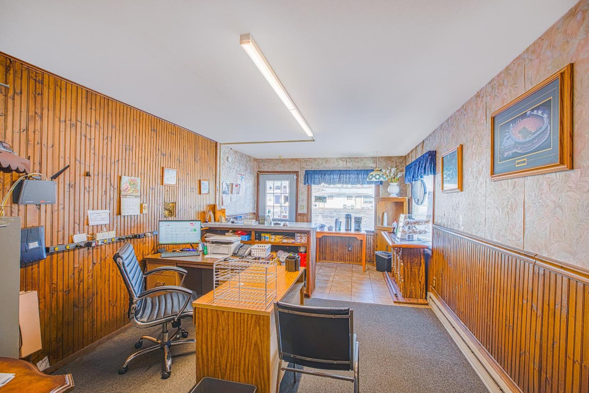 Love Hotels Tomahawk by OYO at Lake Mohawksin WI interior in Tomahawk, WI — gallery photo 2