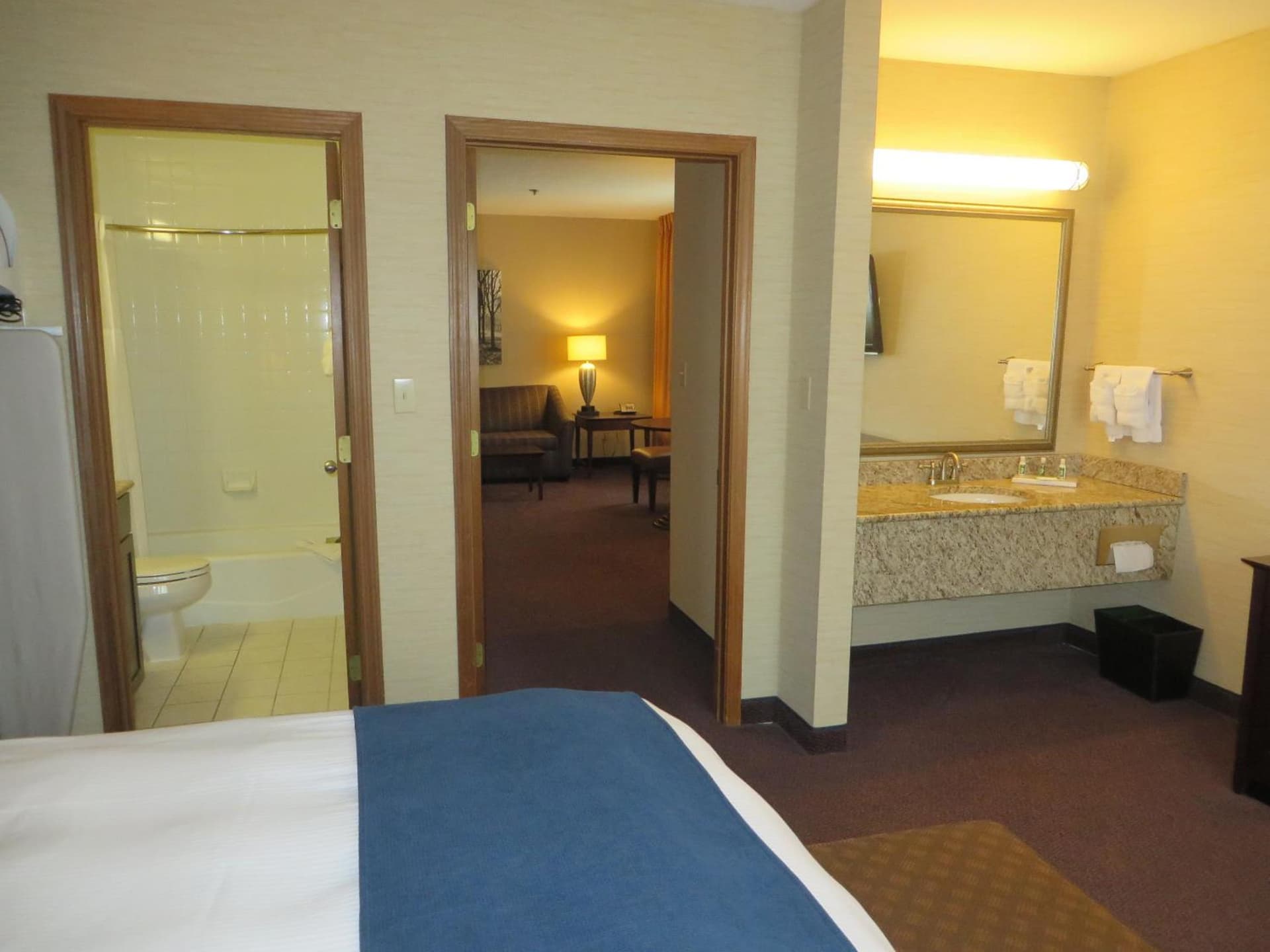 Ivy Court Inn and Suites gallery photo in South Bend, IN — image 32