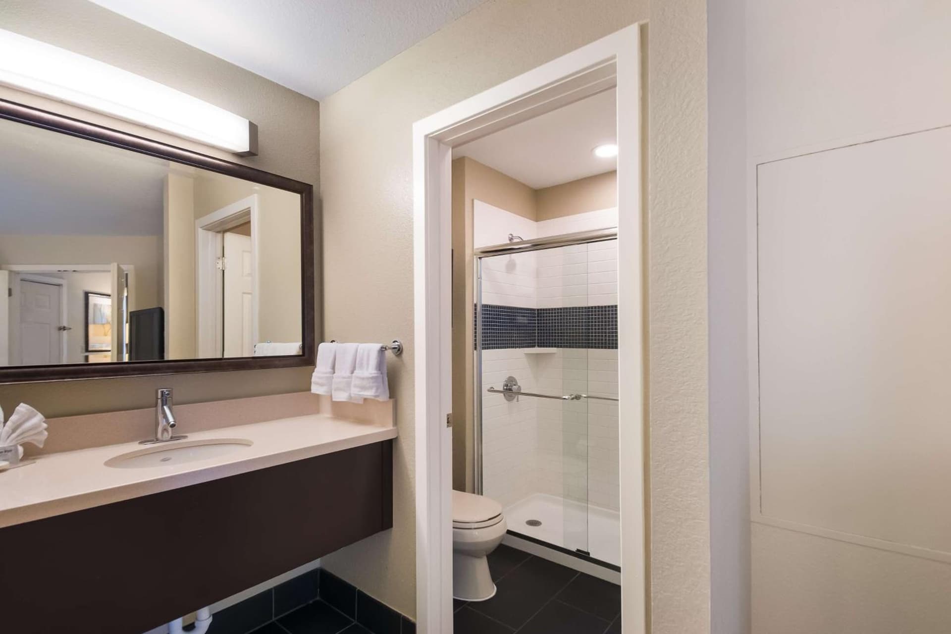Sonesta ES Suites Dulles Airport gallery photo in Herndon, VA — image 12