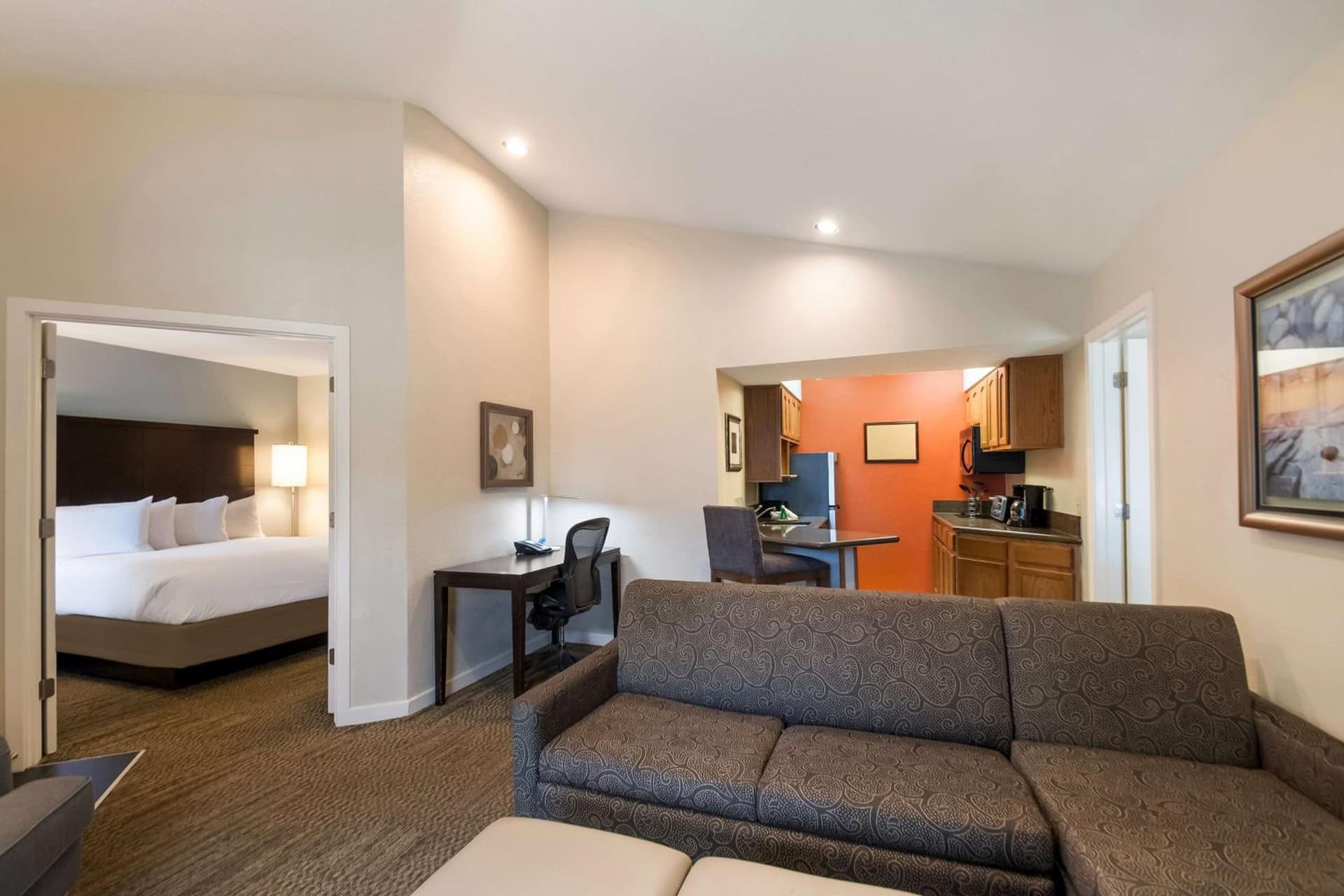Sonesta ES Suites Dulles Airport gallery photo in Herndon, VA — image 5