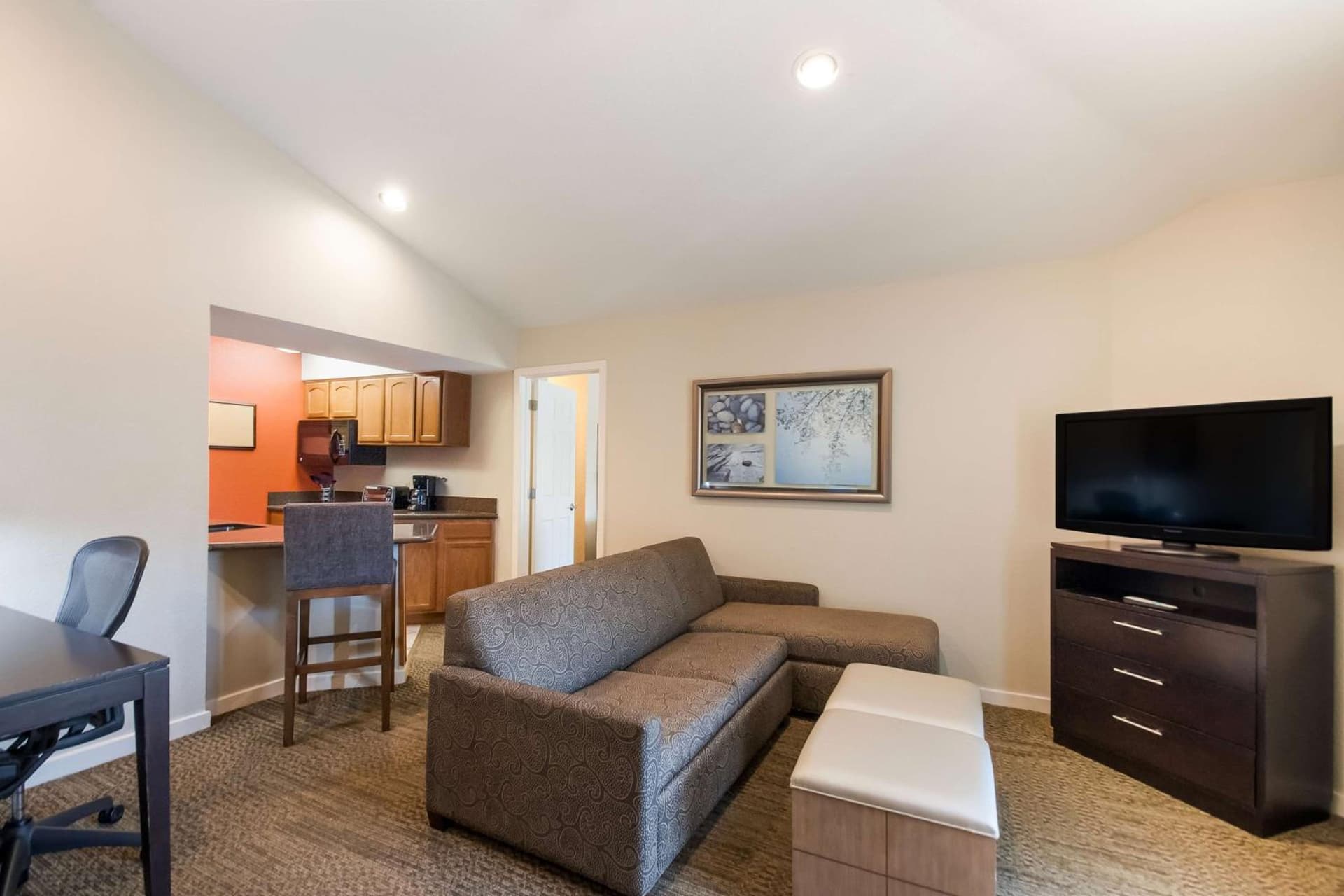 Sonesta ES Suites Dulles Airport gallery photo in Herndon, VA — image 17