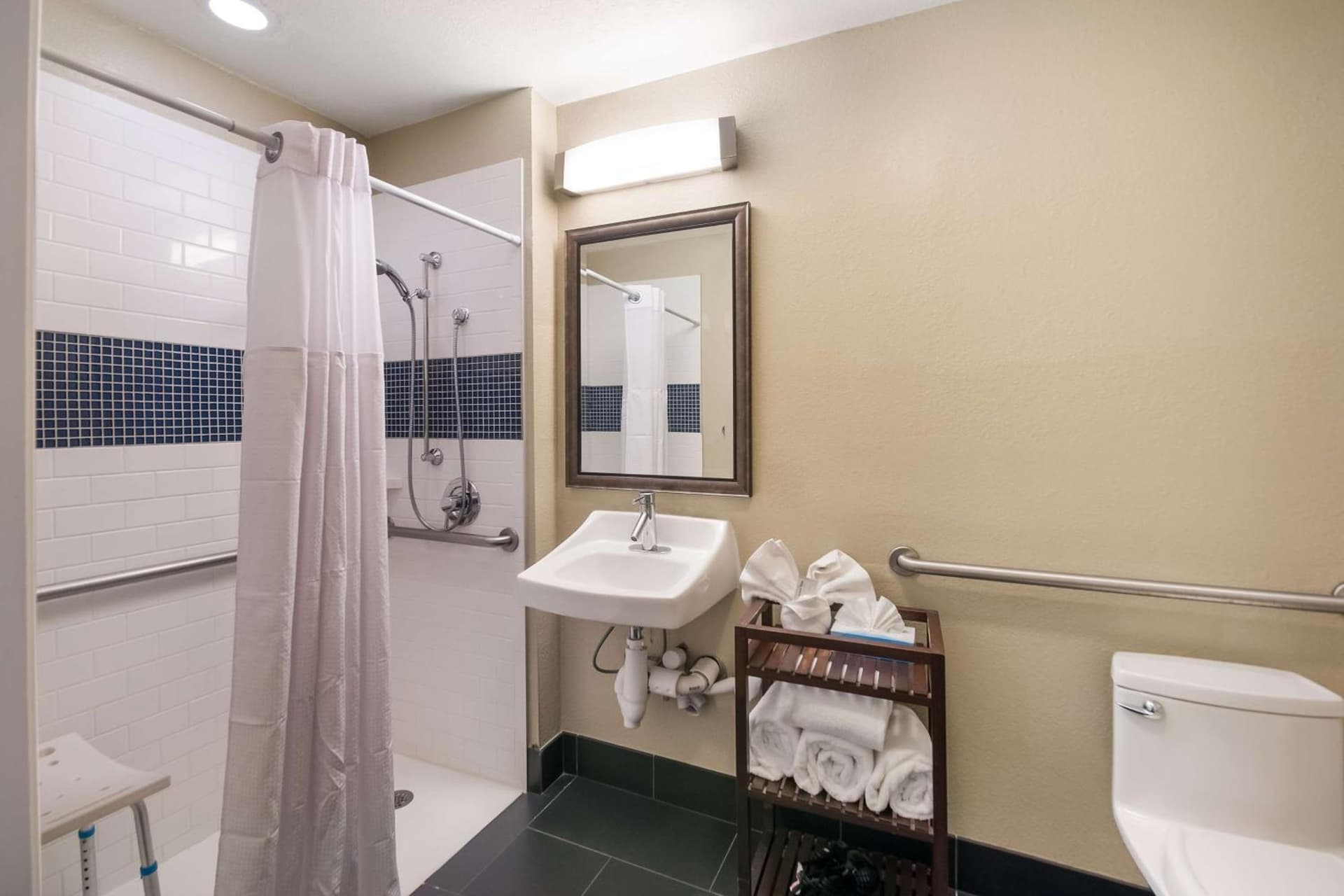 Sonesta ES Suites Dulles Airport gallery photo in Herndon, VA — image 13