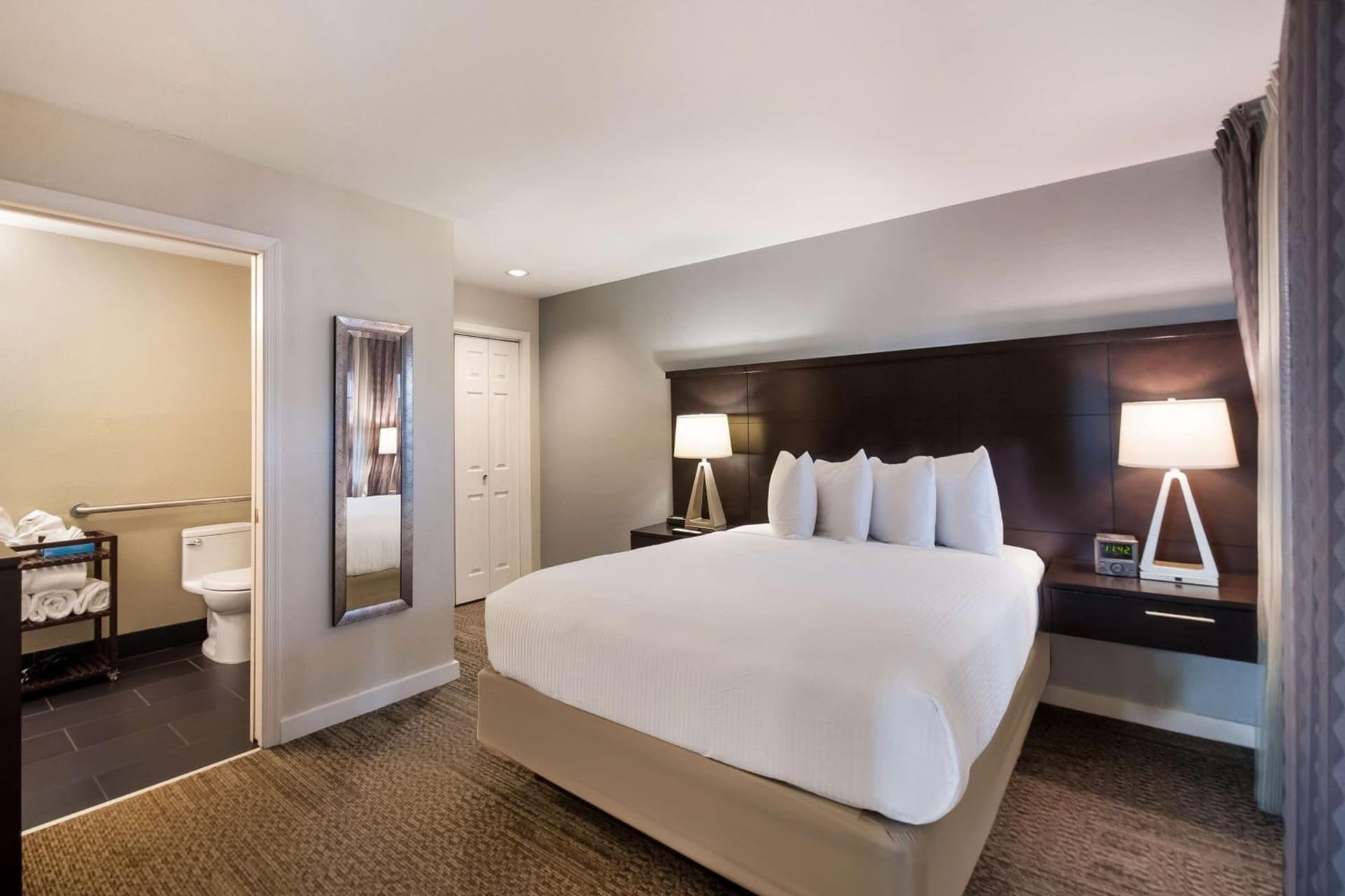 Sonesta ES Suites Dulles Airport gallery photo in Herndon, VA — image 37