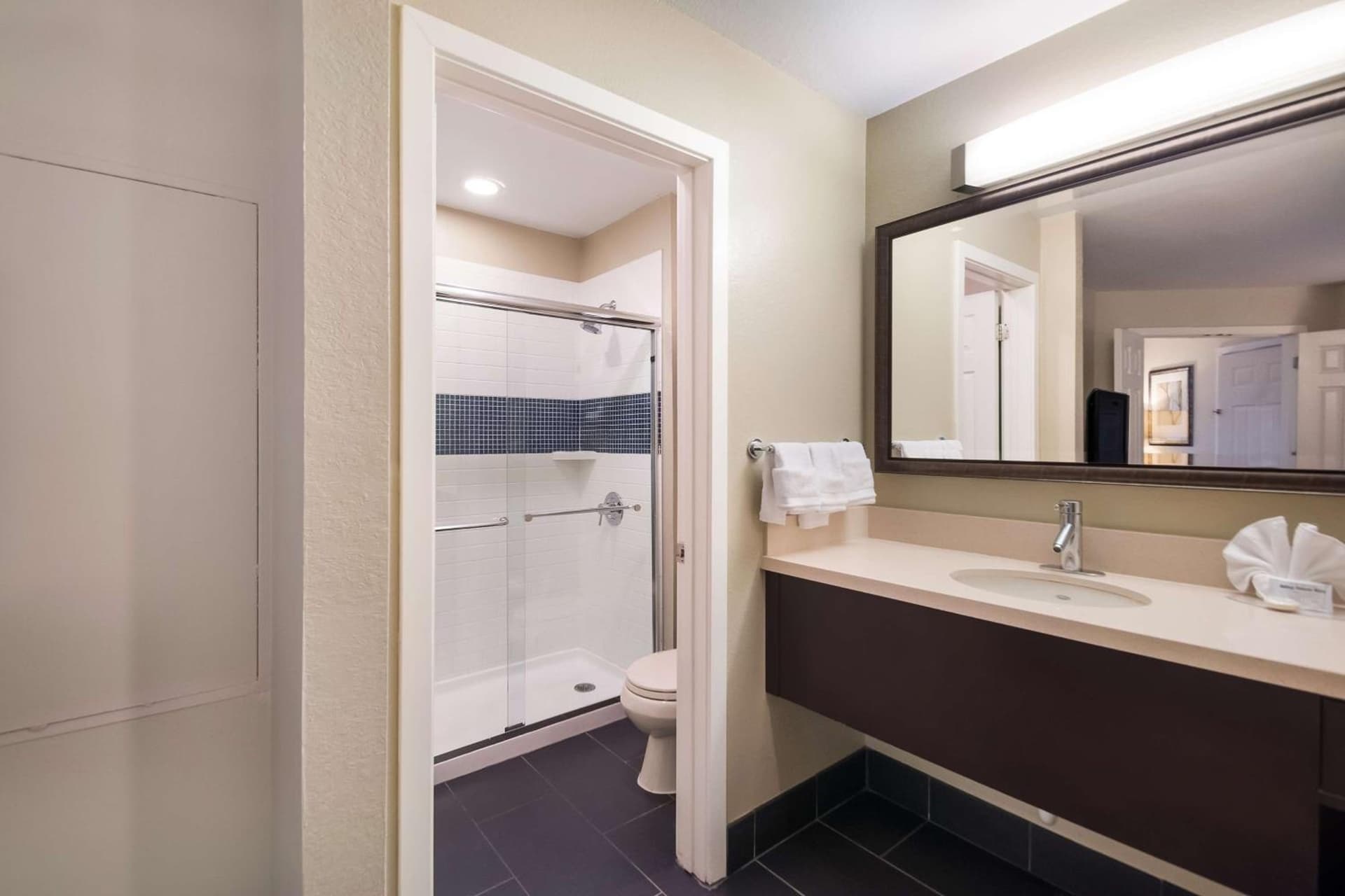 Sonesta ES Suites Dulles Airport gallery photo in Herndon, VA — image 7