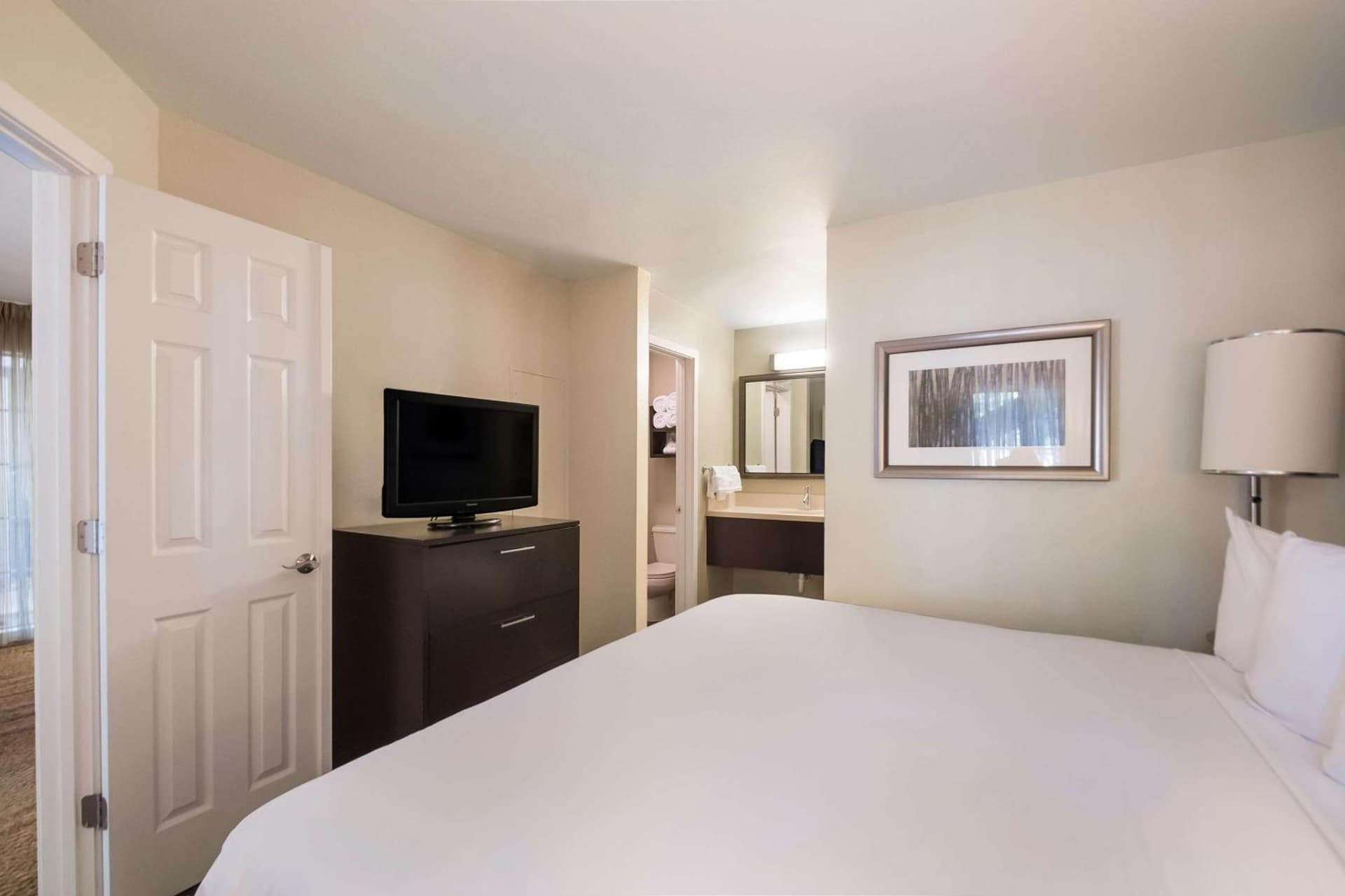 Sonesta ES Suites Dulles Airport interior in Herndon, VA — gallery photo 2