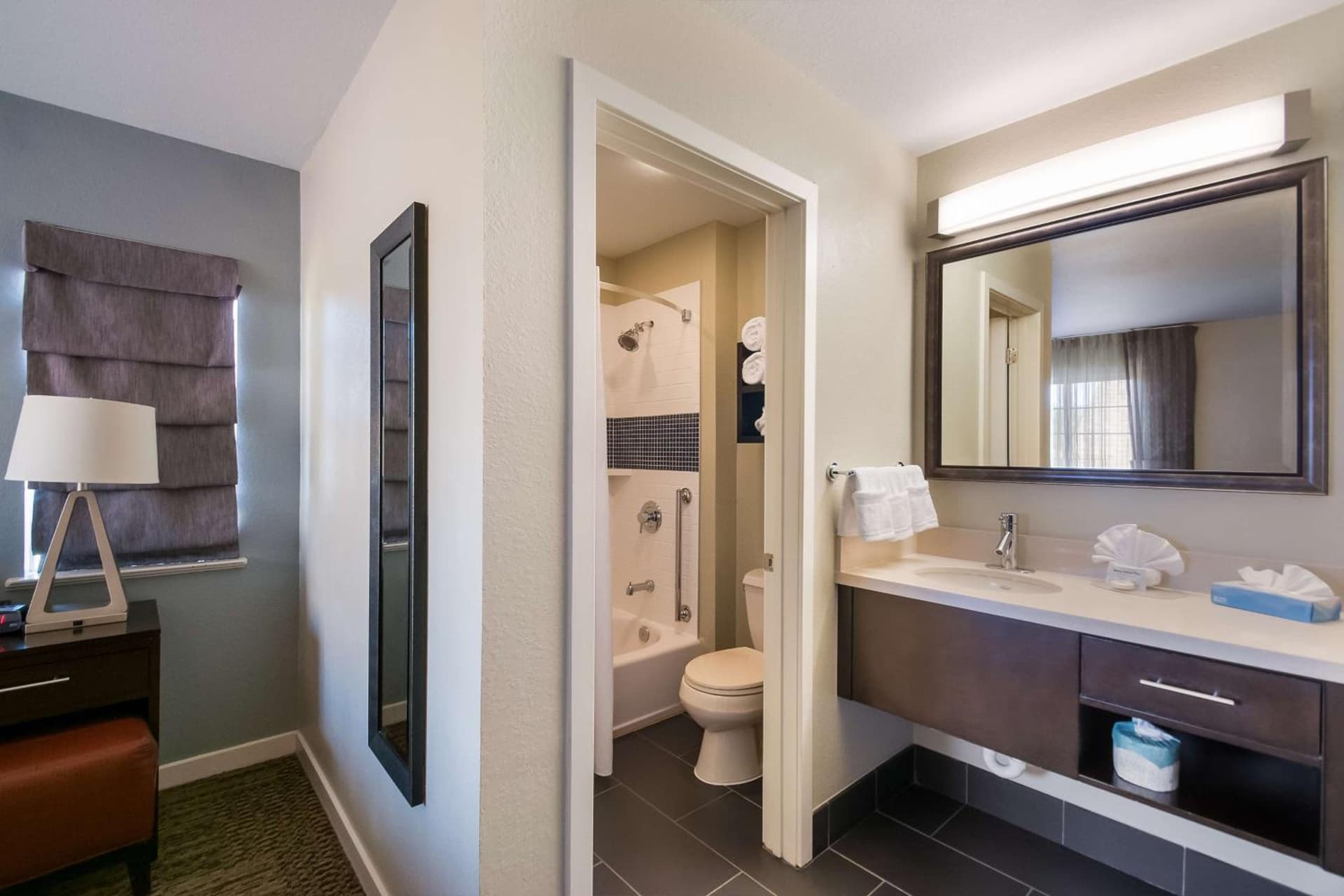 Sonesta ES Suites Dulles Airport gallery photo in Herndon, VA — image 21
