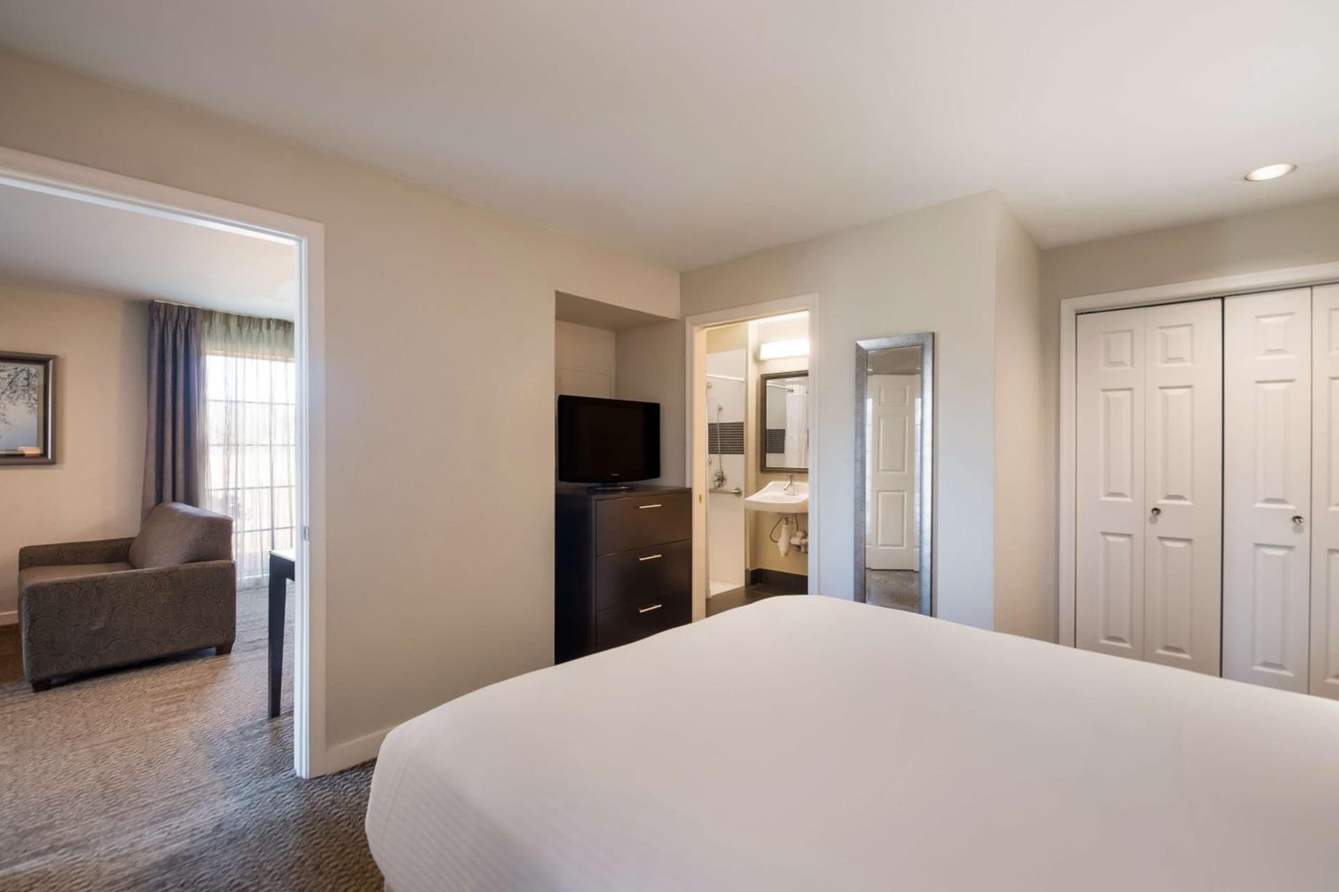 Sonesta ES Suites Dulles Airport gallery photo in Herndon, VA — image 35