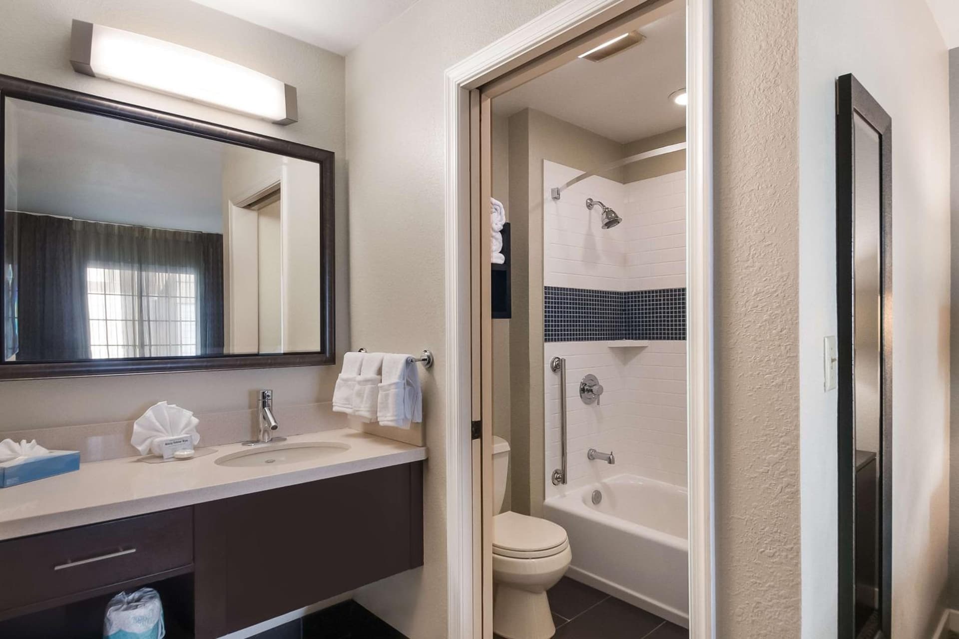 Sonesta ES Suites Dulles Airport gallery photo in Herndon, VA — image 11