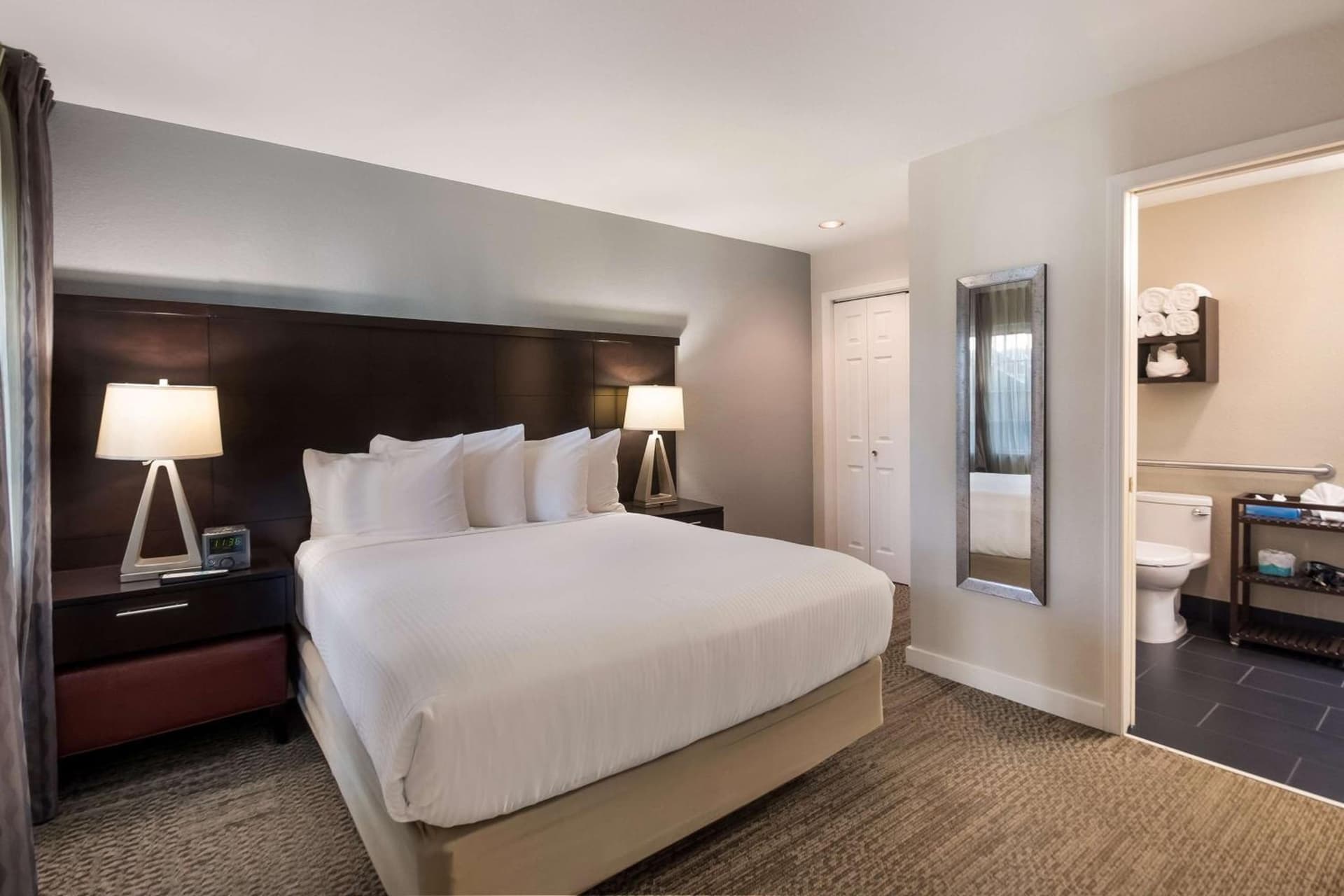 Sonesta ES Suites Dulles Airport gallery photo in Herndon, VA — image 15