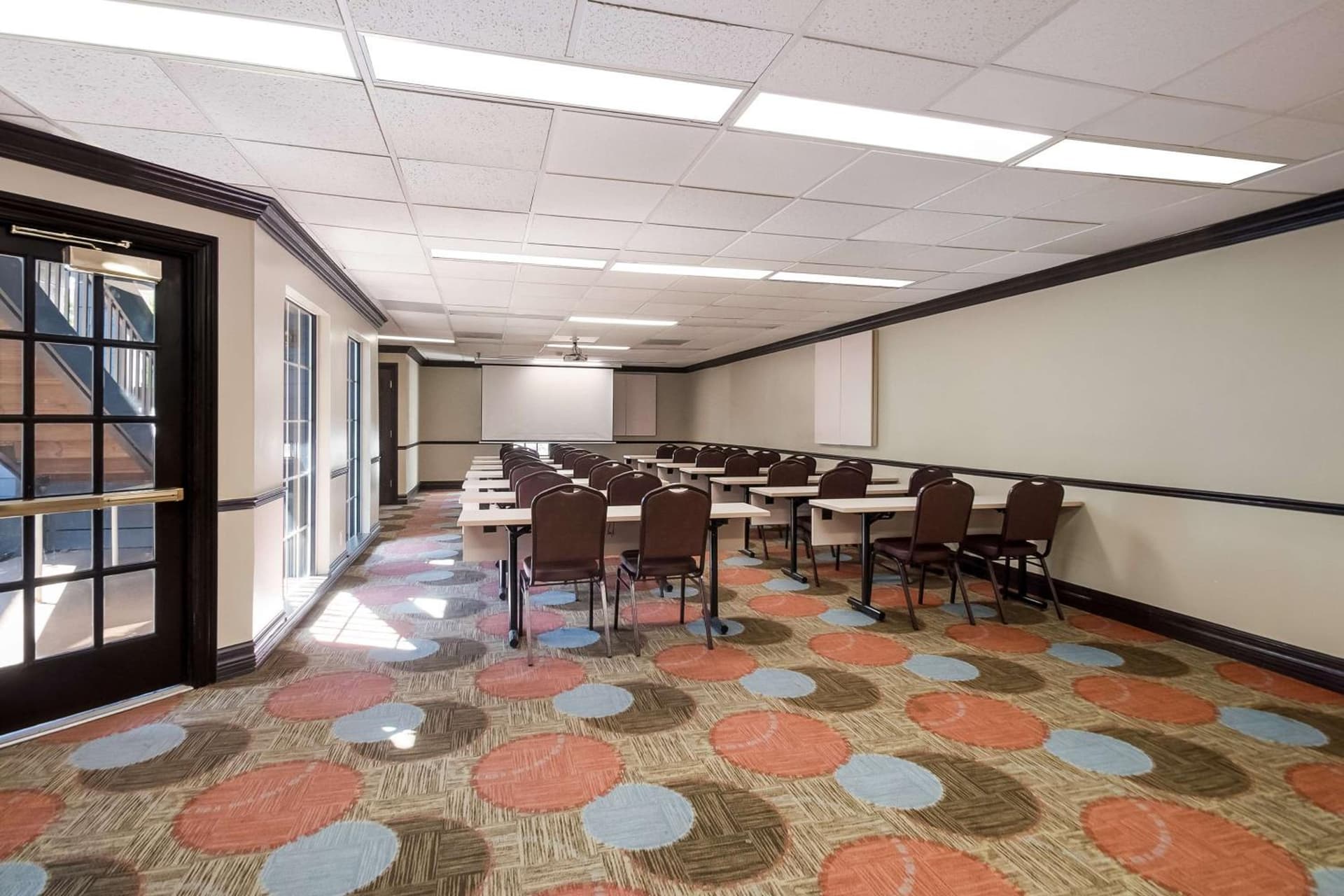 Sonesta ES Suites Dulles Airport gallery photo in Herndon, VA — image 9