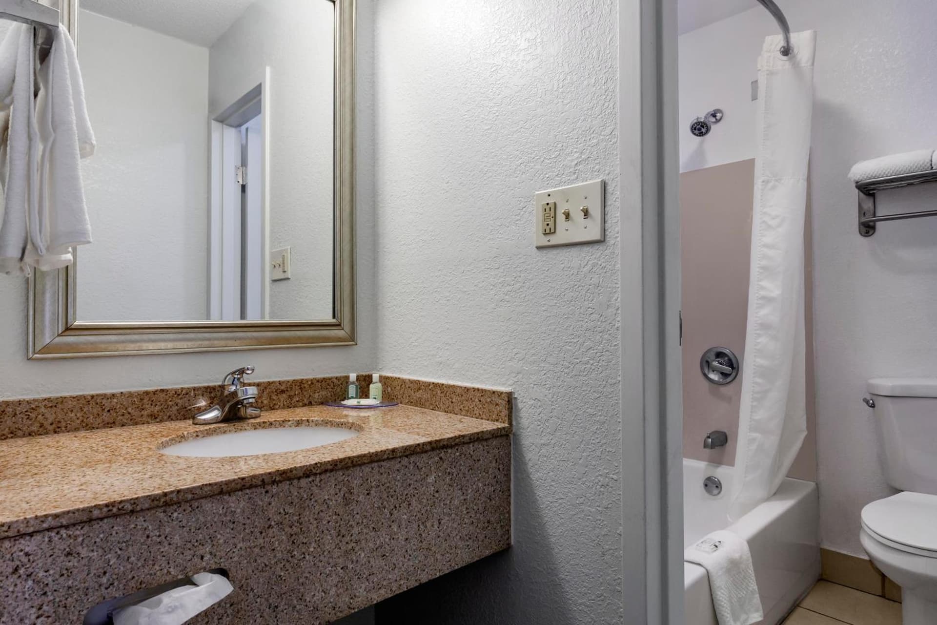 Quality Inn Fayetteville near Fort Bragg gallery photo in Fayetteville, NC — image 10