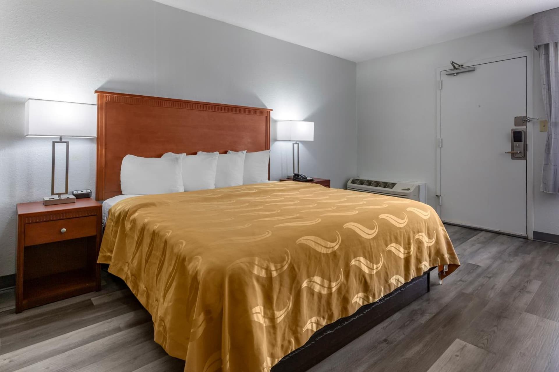 Quality Inn Fayetteville near Fort Bragg interior in Fayetteville, NC — gallery photo 2