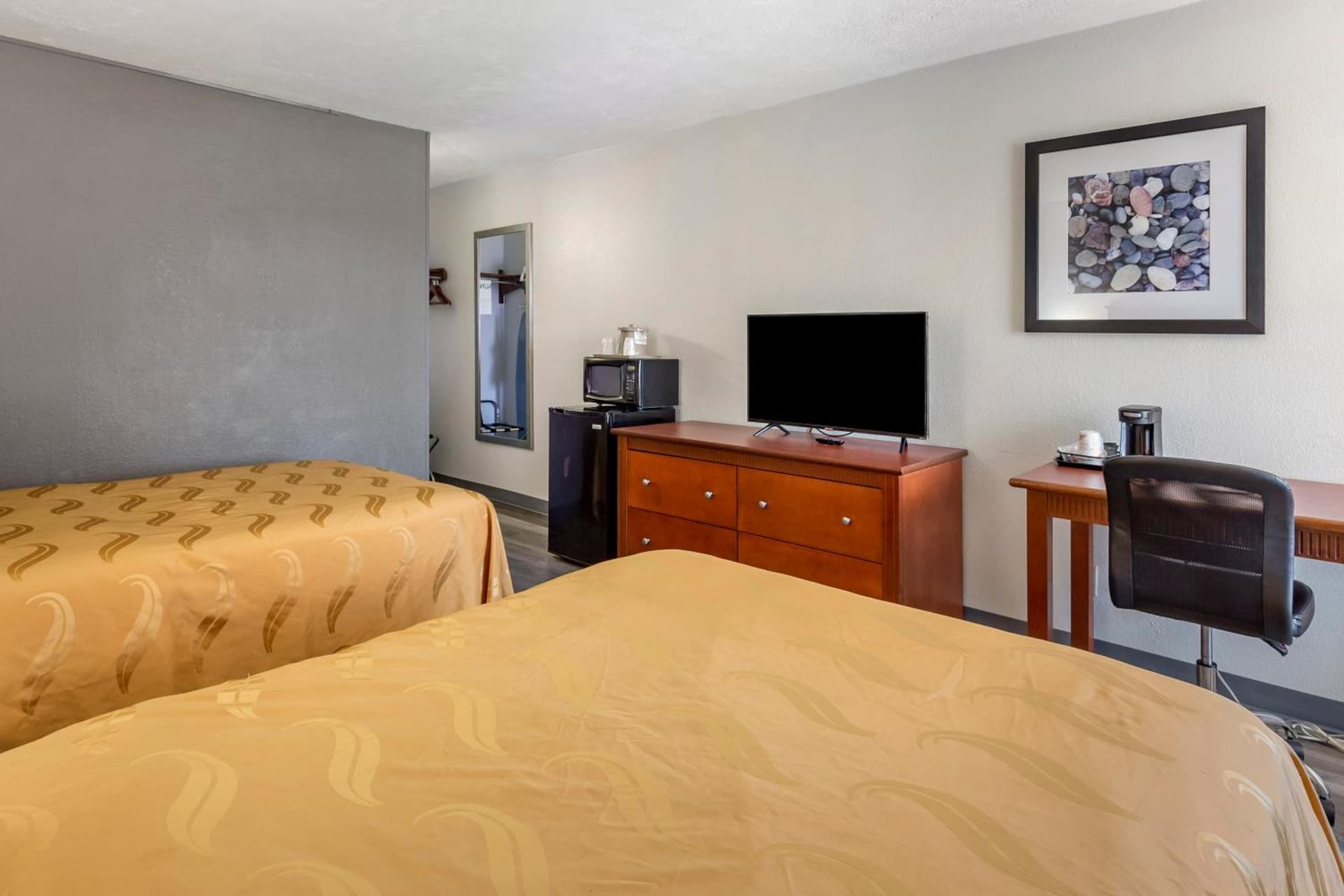 Quality Inn Fayetteville near Fort Bragg property views in Fayetteville, NC — gallery photo 3