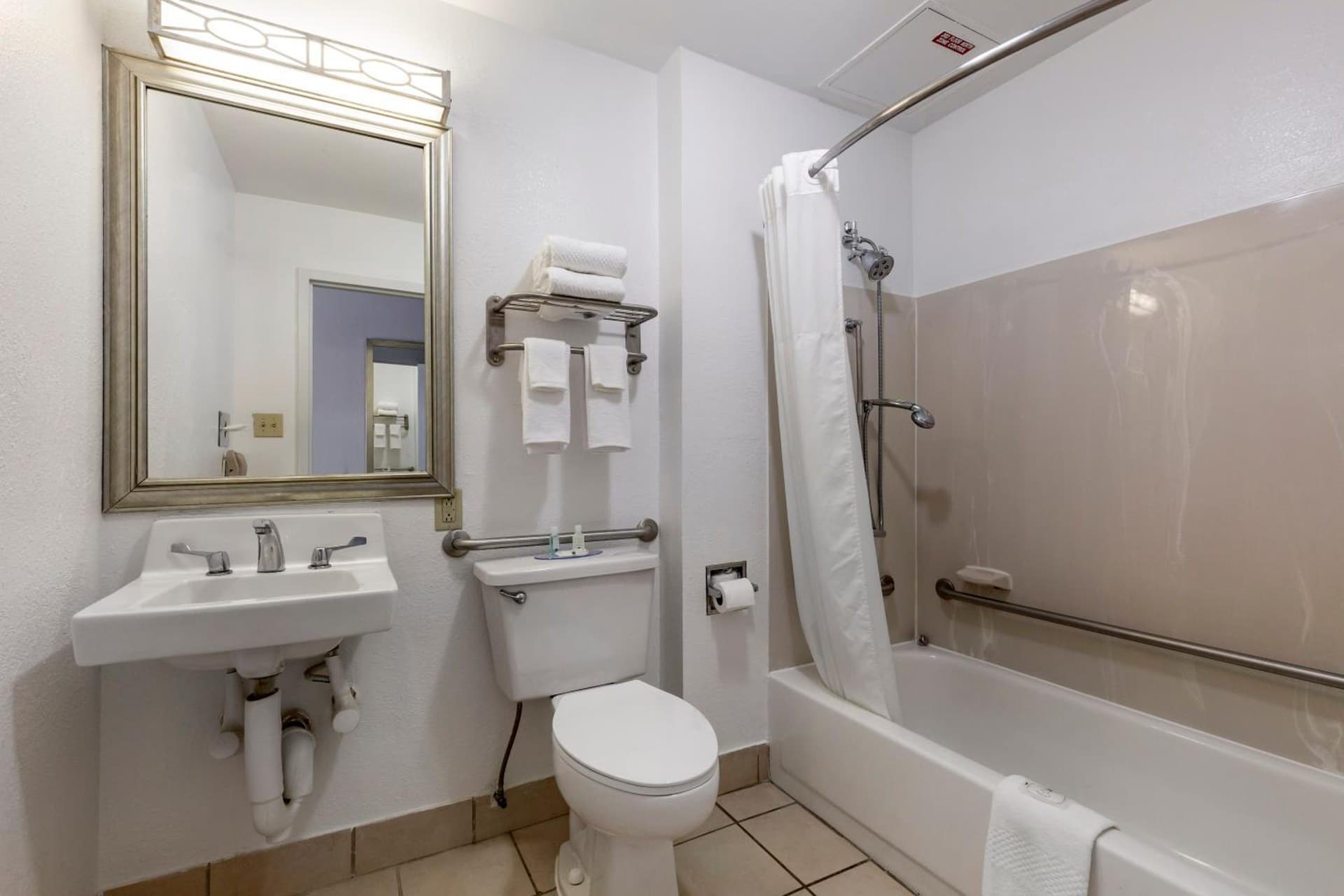 Quality Inn Fayetteville near Fort Bragg gallery photo in Fayetteville, NC — image 8
