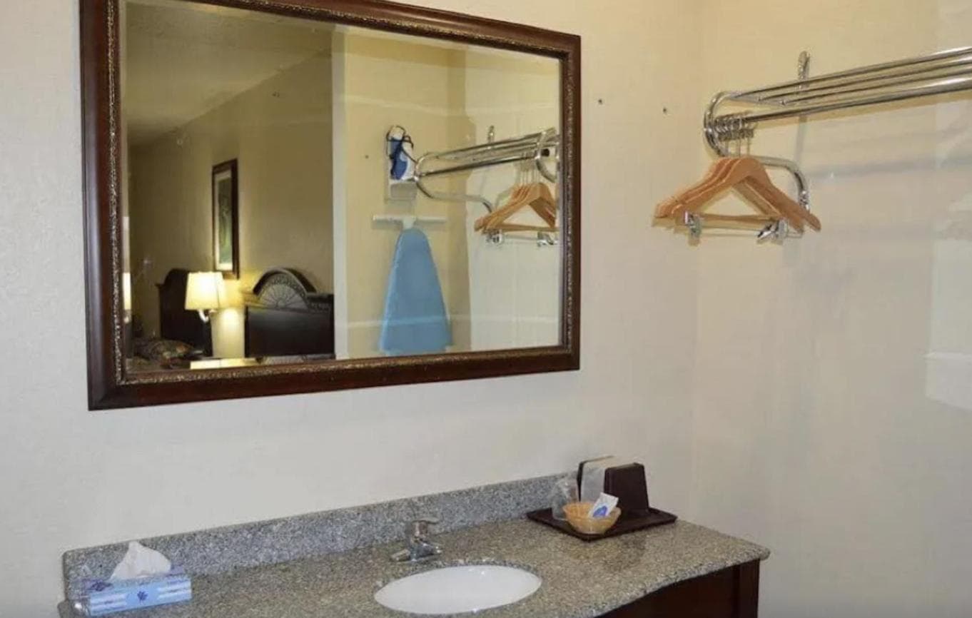 HiWay Inn Express Kiowa Hwy 69 interior in Kiowa, OK — gallery photo 2