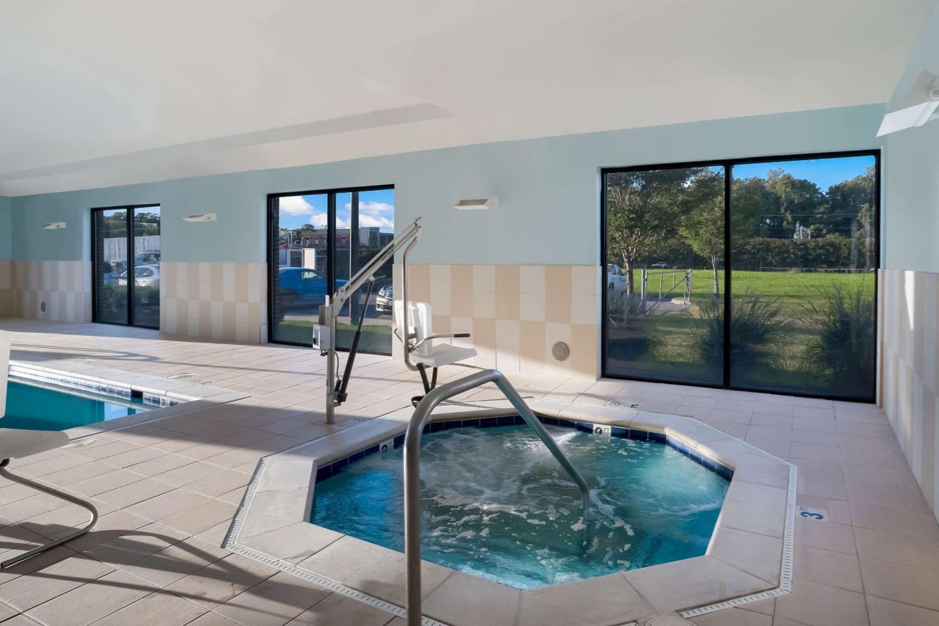 Comfort Suites Suffolk - Chesapeake gallery photo in Suffolk, VA — image 5