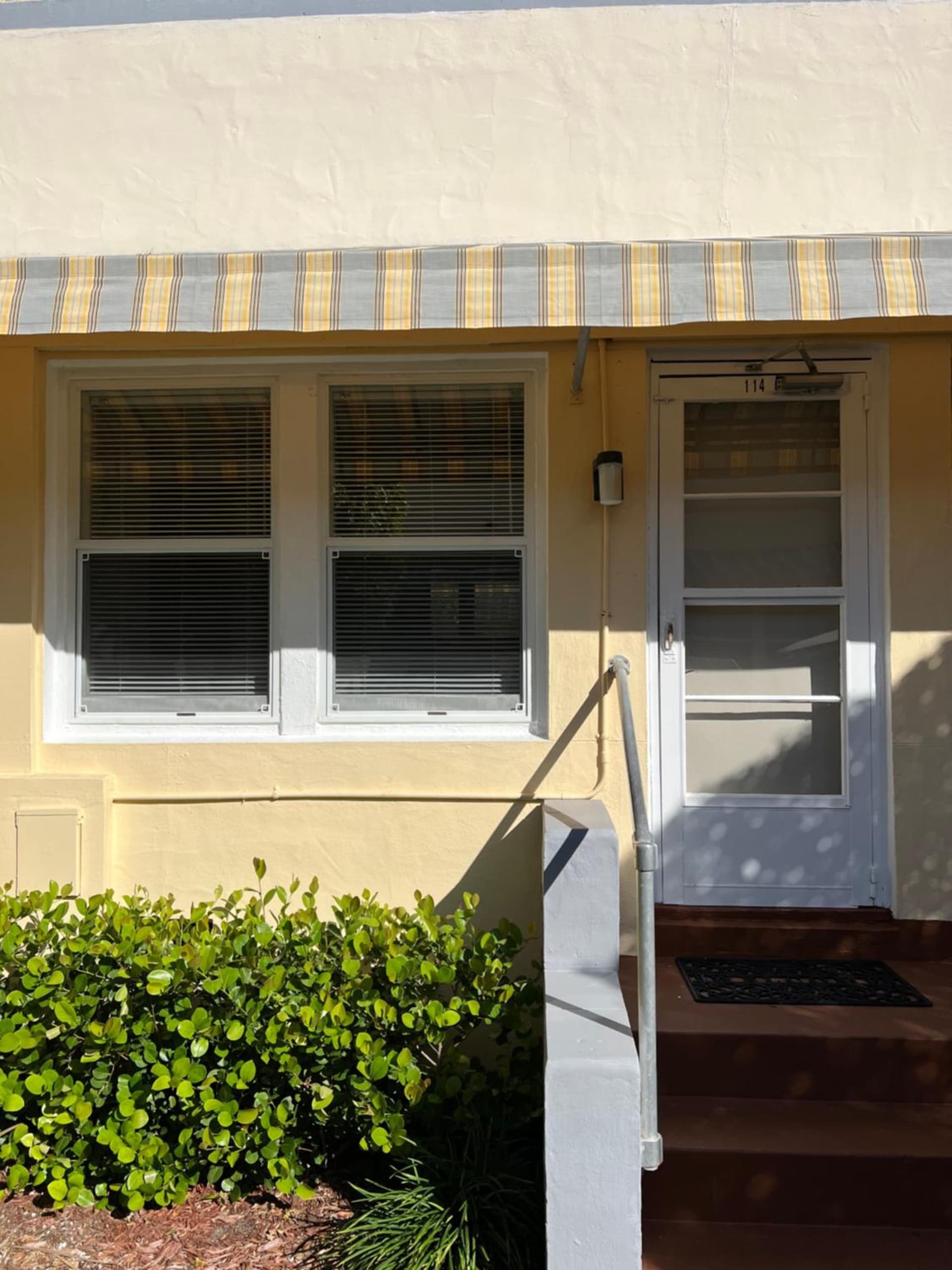 Expo Motel interior in Hollywood, FL — gallery photo 2