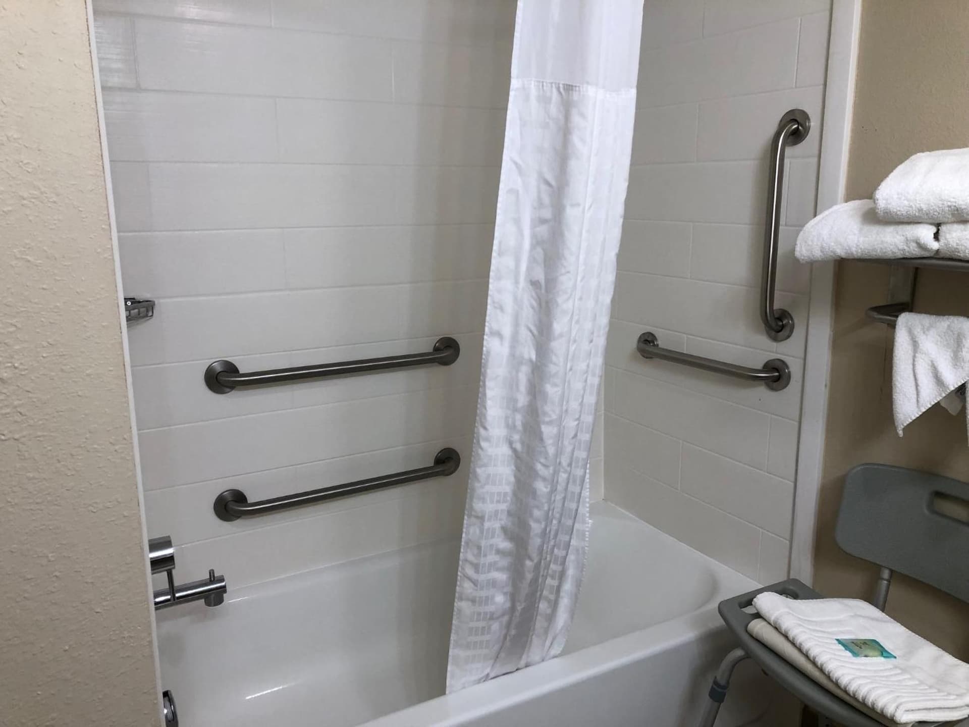 Wingate by Wyndham Grove City gallery photo in Grove City, PA — image 14