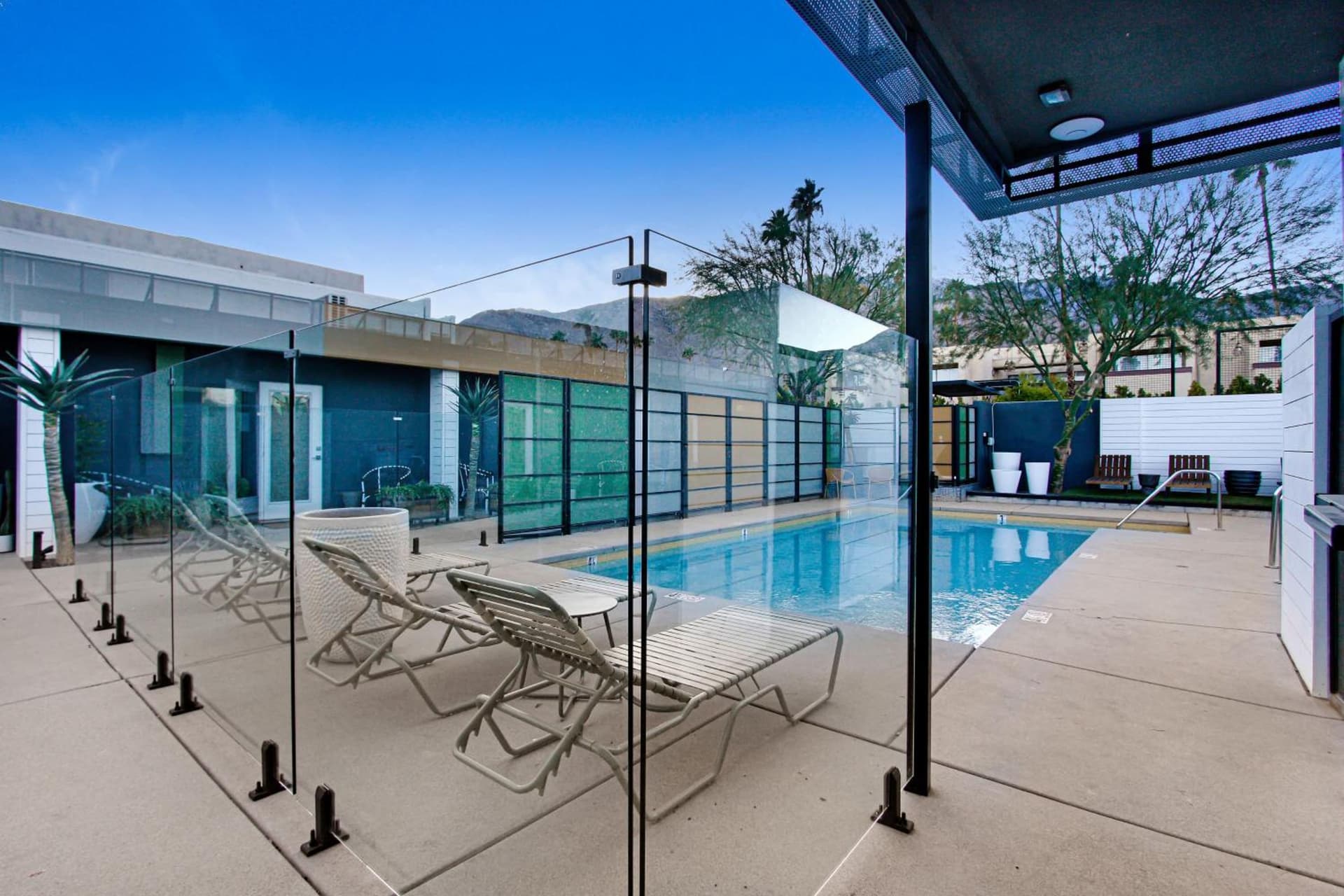 Mahala - 21 and Over - A Town & Desert Boutique Hotel gallery photo in Palm Springs, CA — image 6