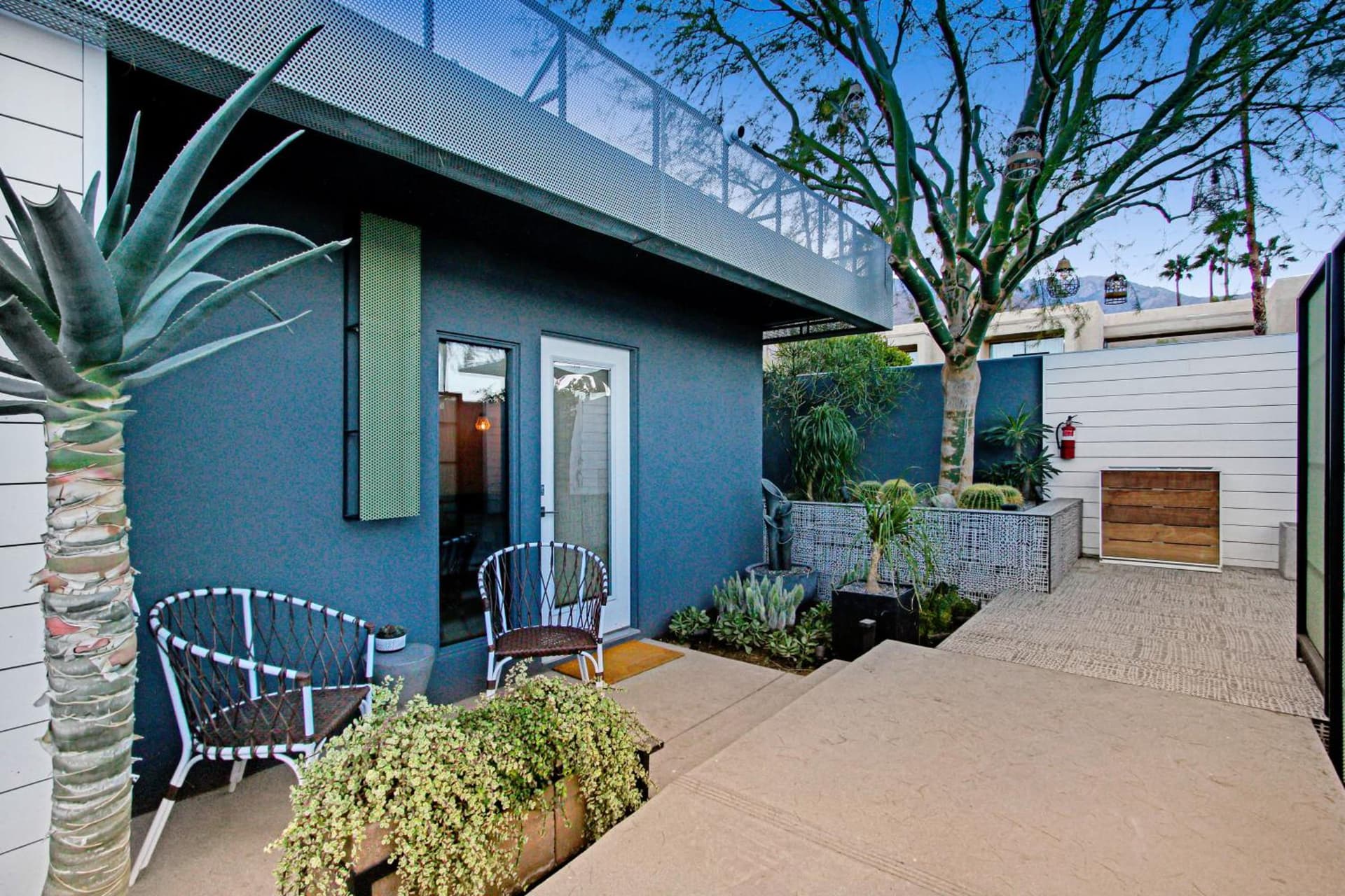 Mahala - 21 and Over - A Town & Desert Boutique Hotel — hotel in Cabazon, California