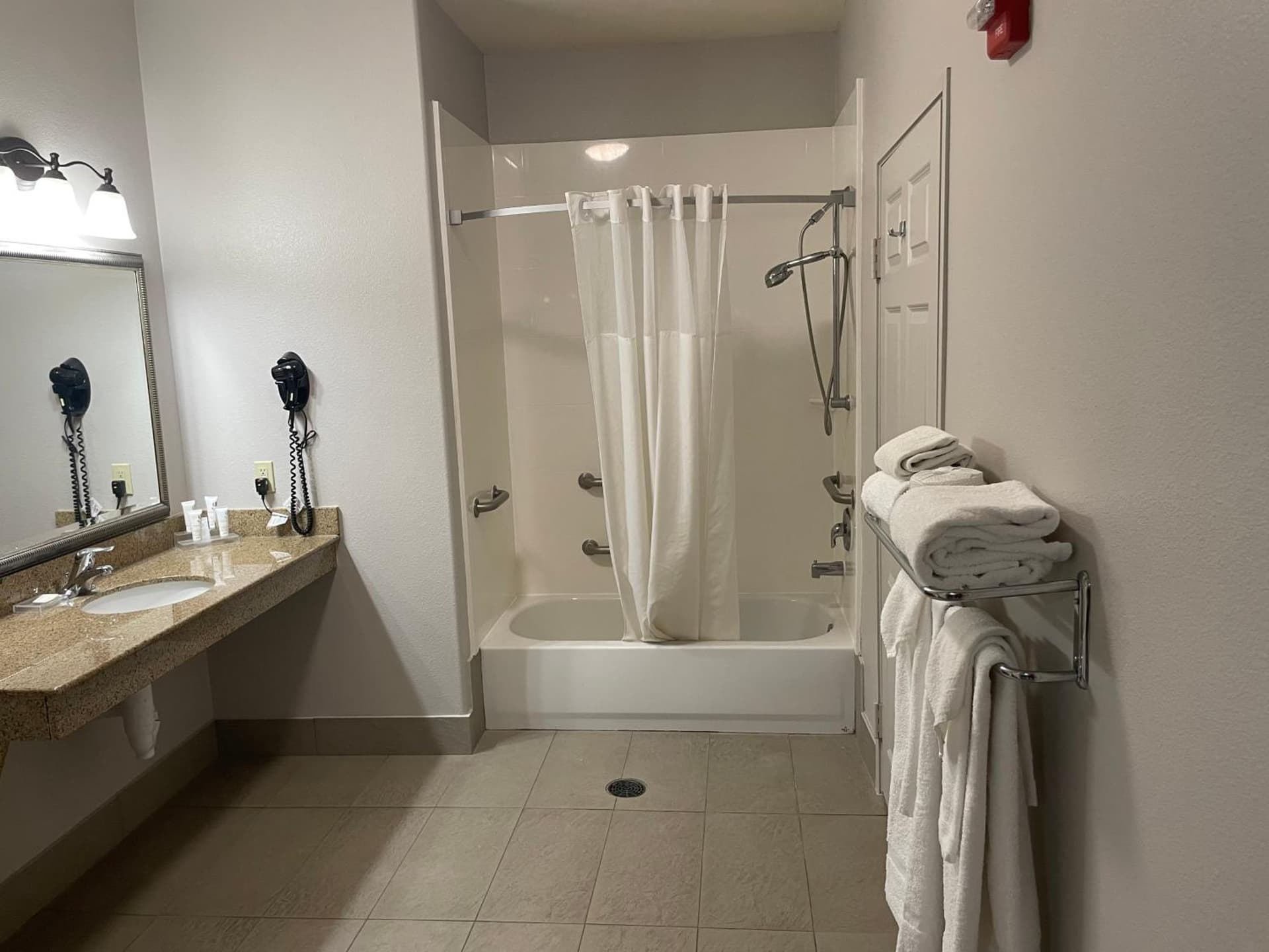 Country Inn & Suites by Radisson, College Station, TX gallery photo in College Station, TX — image 4