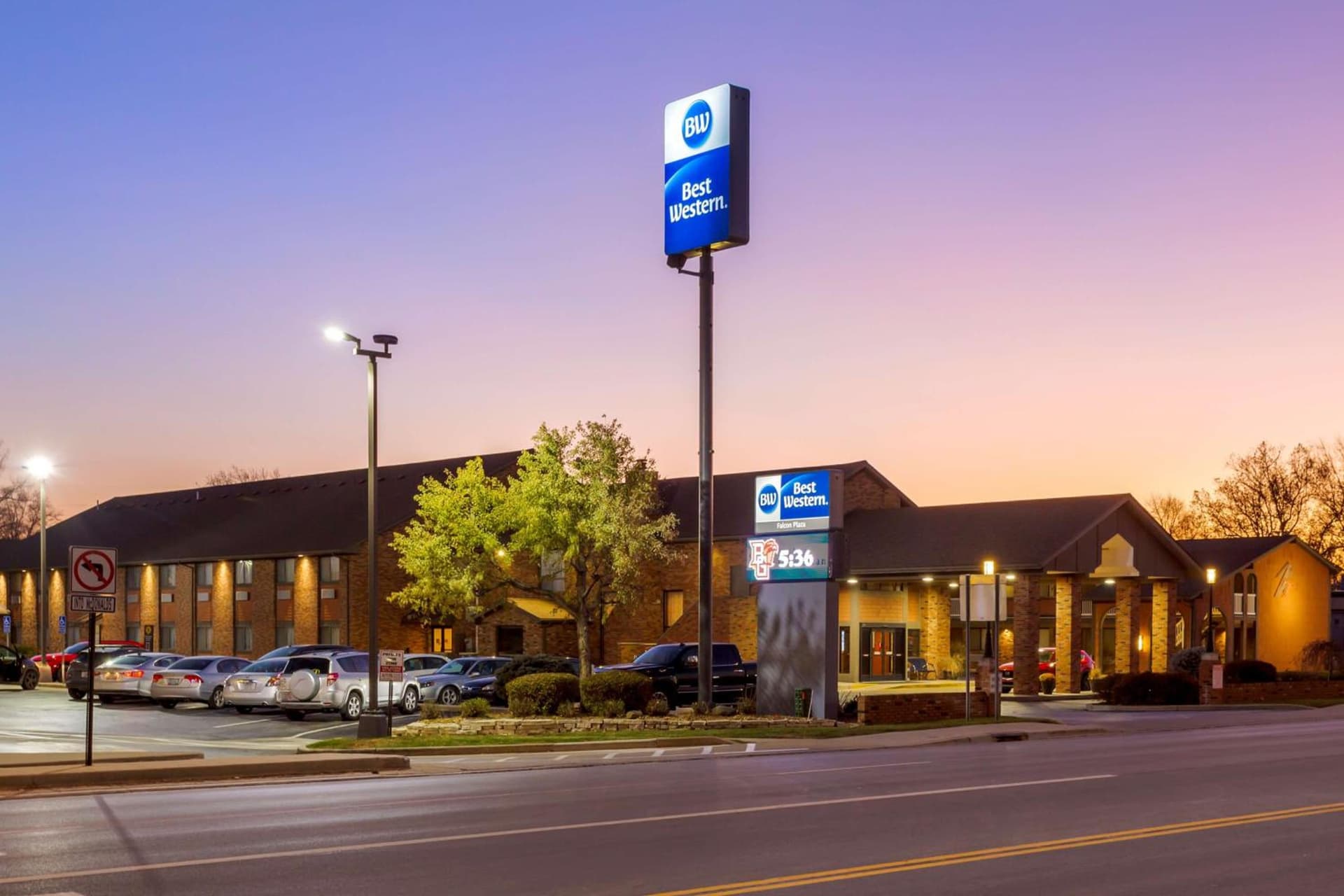 Best Western Falcon Plaza - Bowling Green featured exterior or lobby in Bowling Green, OH — similar hotel