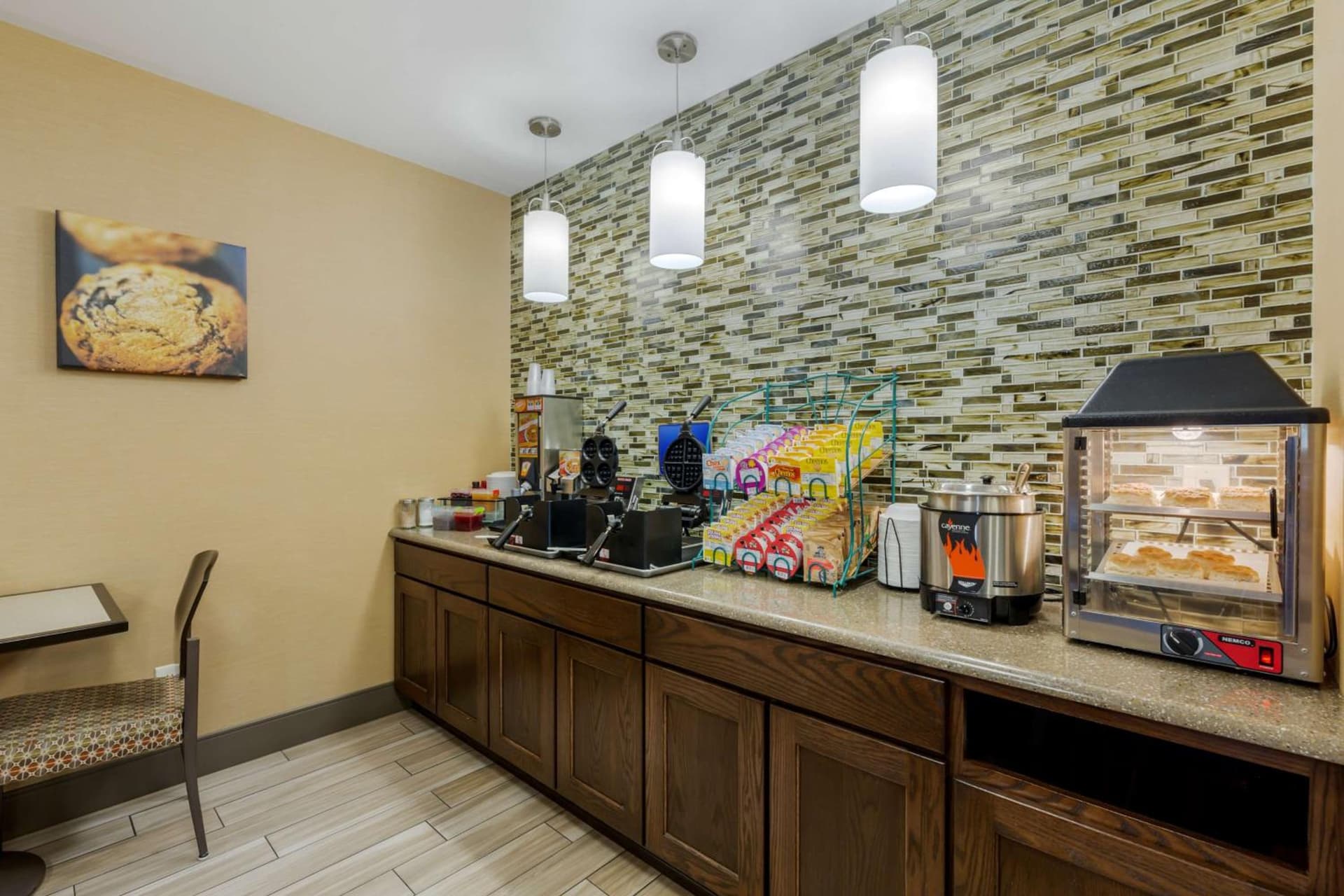 Best Western Falcon Plaza - Bowling Green interior in Bowling Green, OH — gallery photo 2