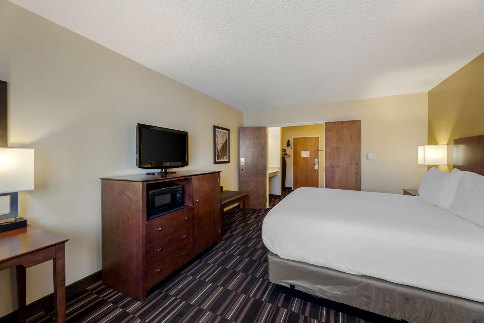 Best Western Falcon Plaza - Bowling Green gallery photo in Bowling Green, OH — image 7
