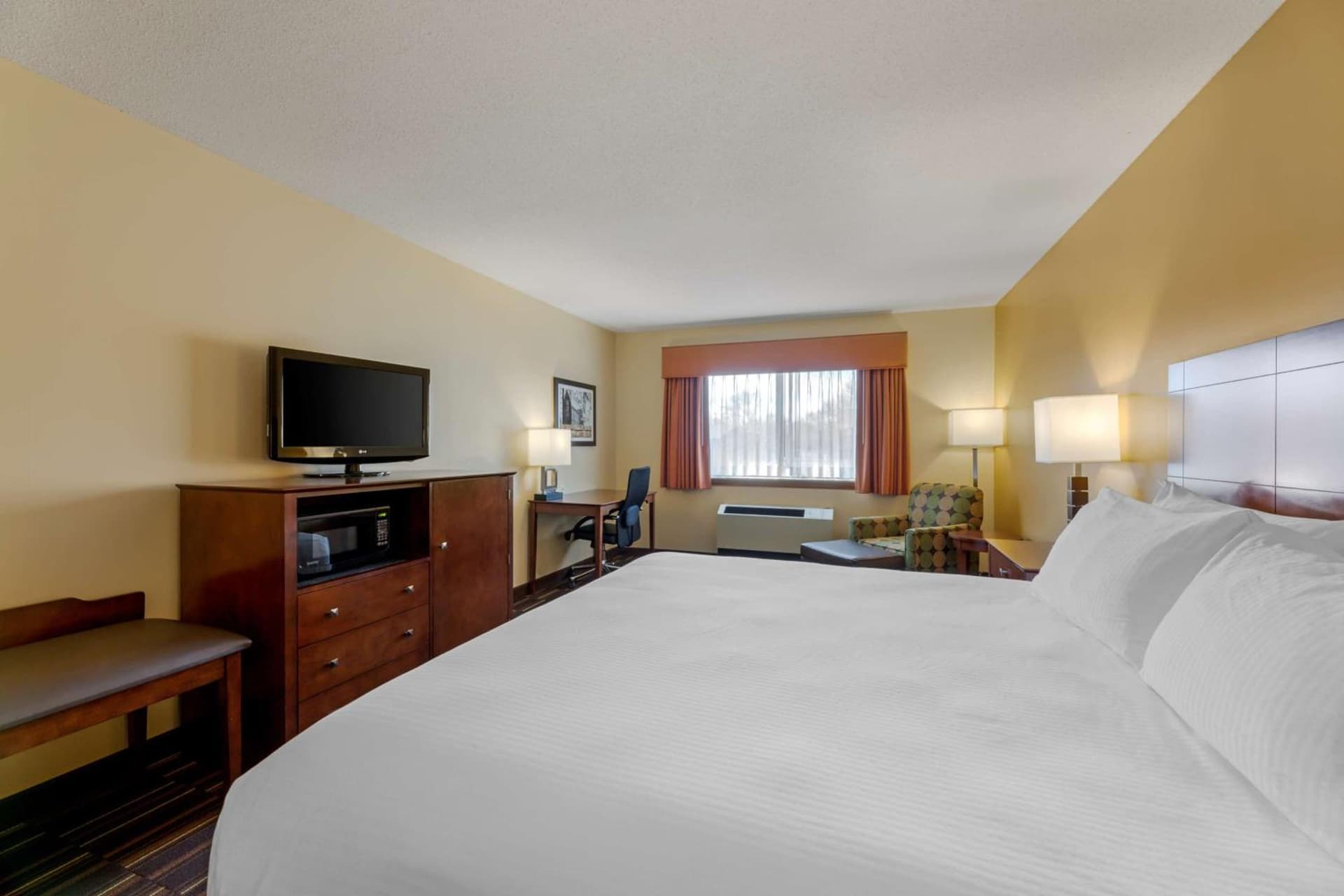 Best Western Falcon Plaza - Bowling Green gallery photo in Bowling Green, OH — image 17