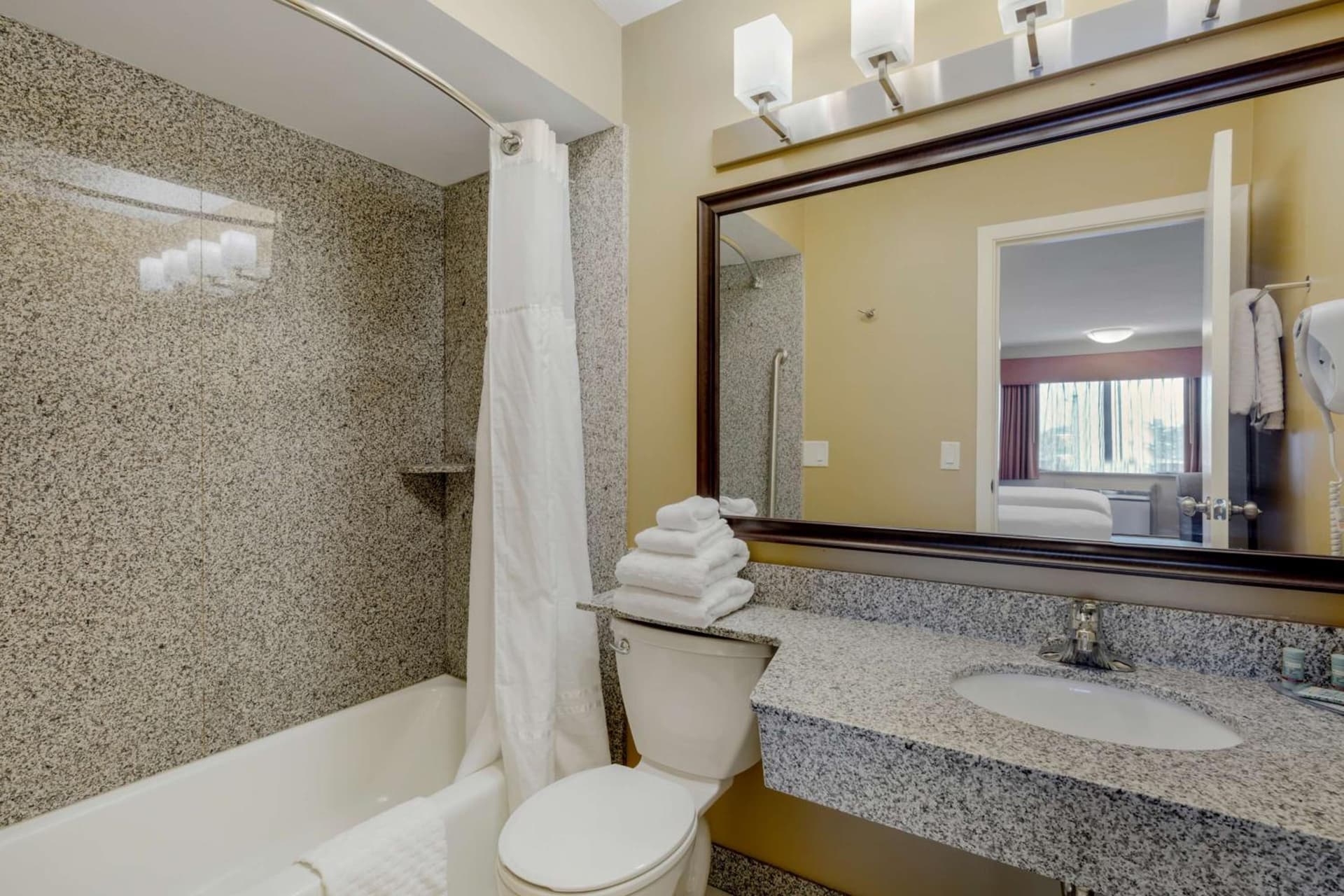 Best Western Falcon Plaza - Bowling Green gallery photo in Bowling Green, OH — image 19