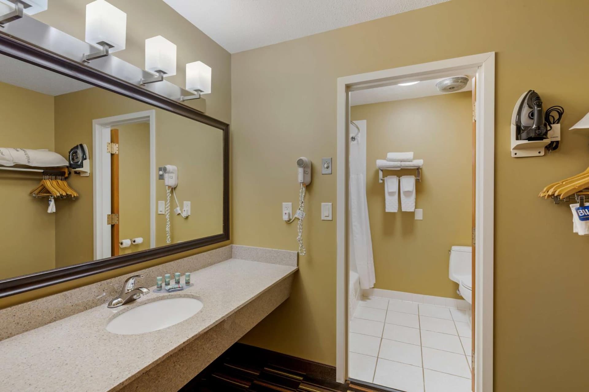 Best Western Falcon Plaza - Bowling Green gallery photo in Bowling Green, OH — image 20