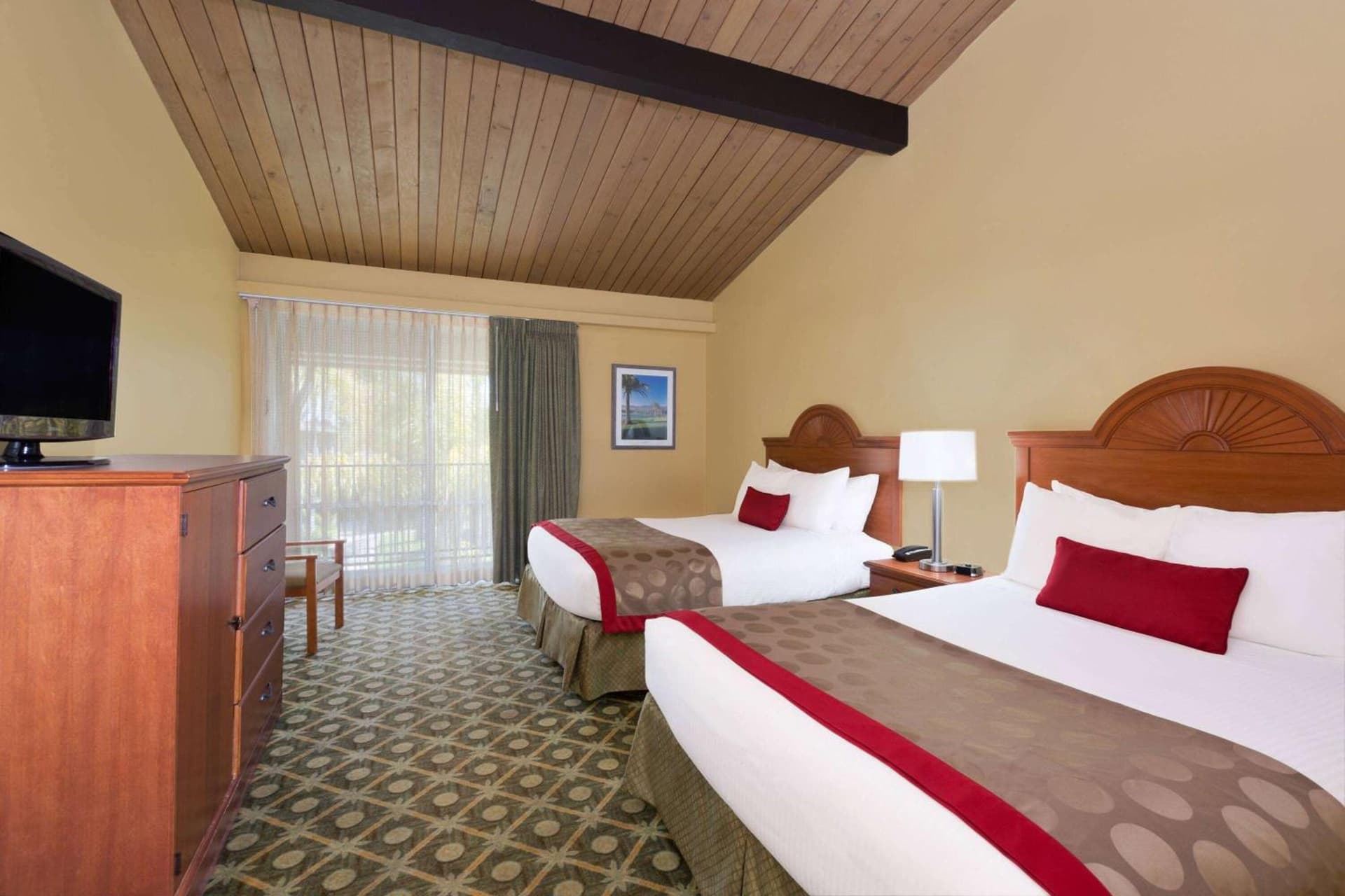 Ramada by Wyndham Santa Barbara gallery photo in Santa Barbara, CA — image 9