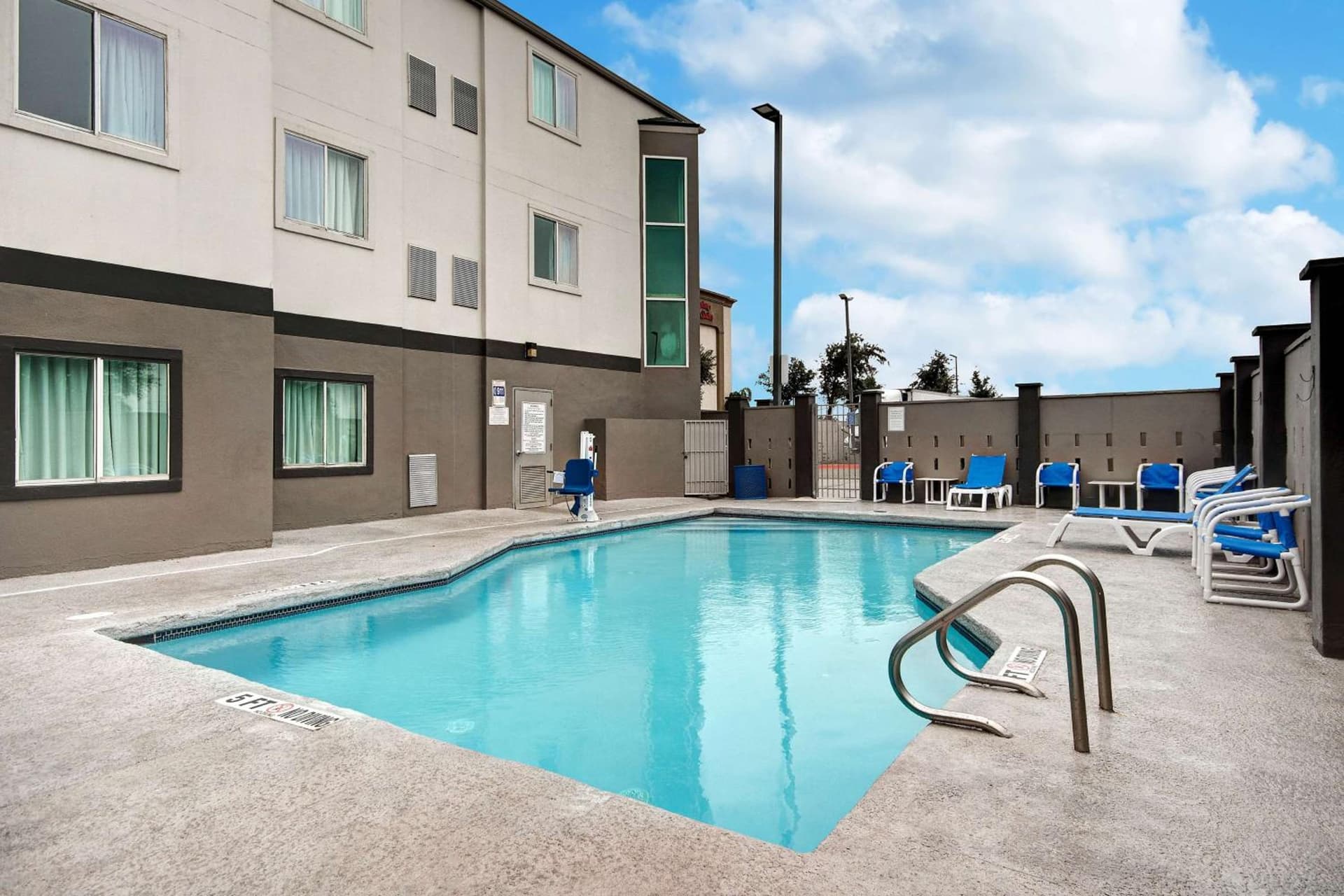 Motel 6-Pharr, TX interior in Pharr, TX — gallery photo 2
