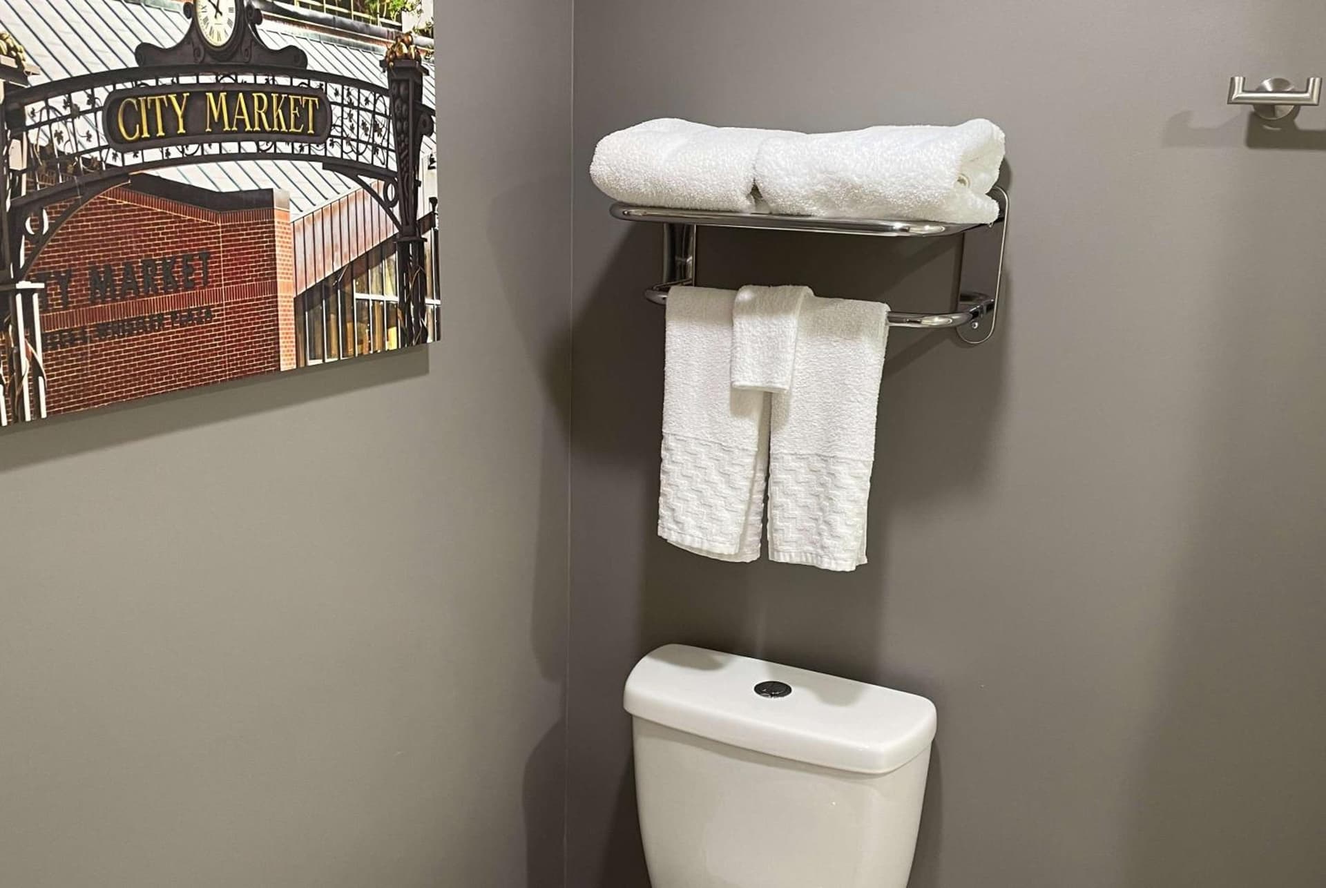 La Quinta Inn & Suites by Wyndham Indianapolis Downtown gallery photo in Indianapolis, IN — image 19