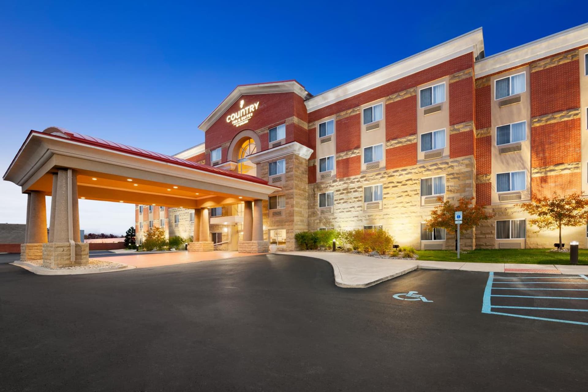 Country Inn & Suites by Radisson, Dearborn, MI gallery photo in Dearborn, MI — image 39