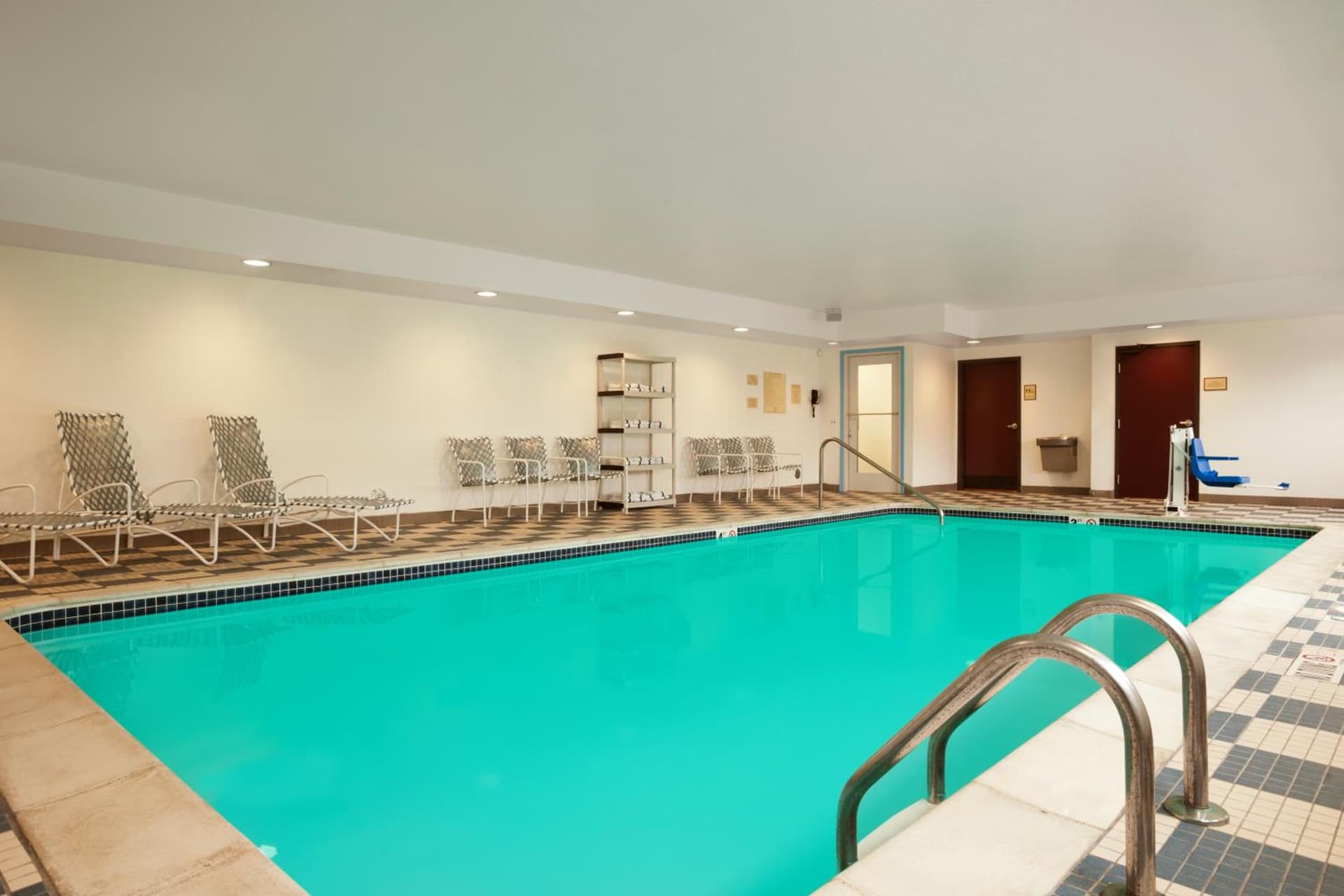 Country Inn & Suites by Radisson, Dearborn, MI gallery photo in Dearborn, MI — image 38