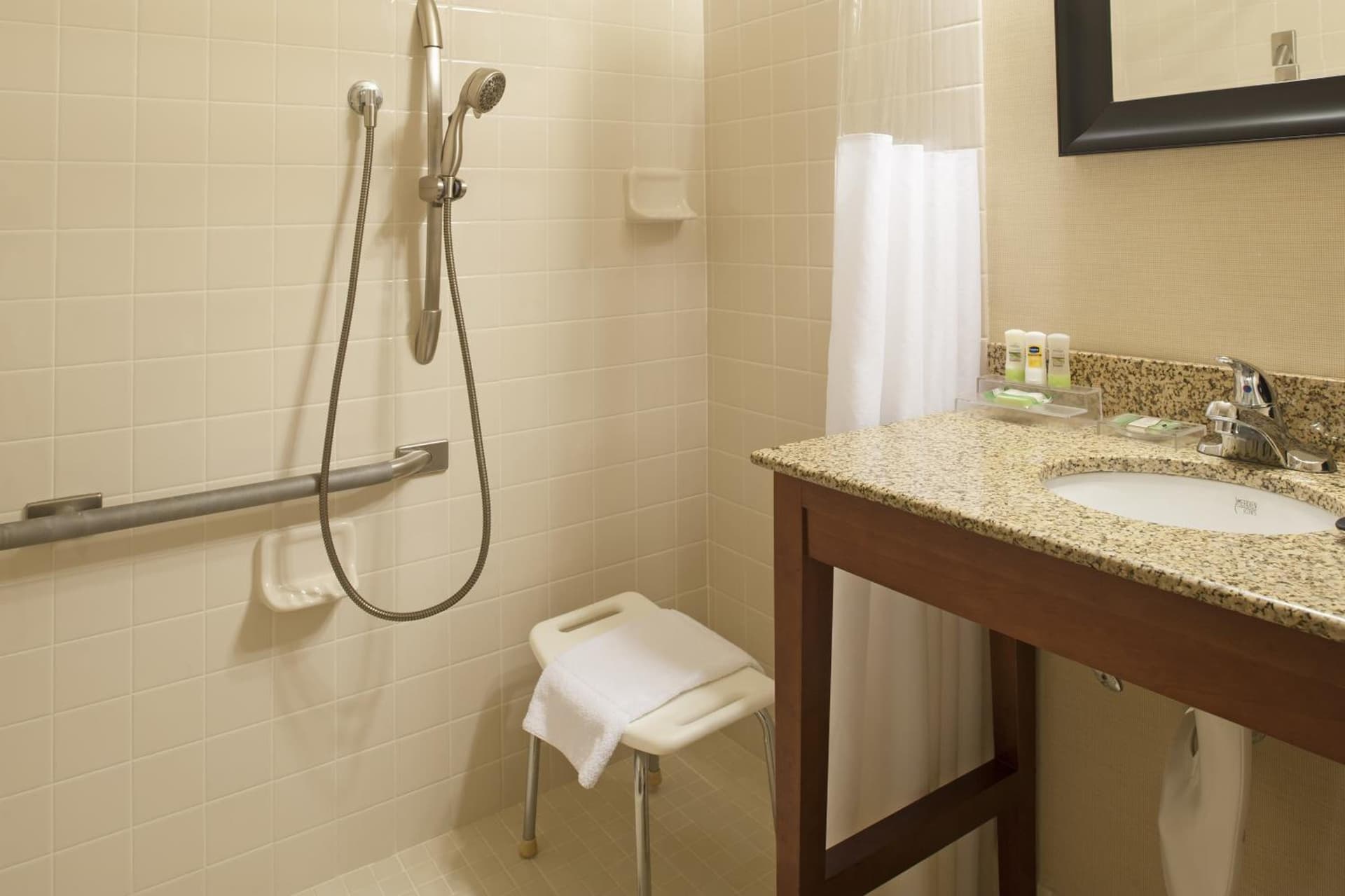 Country Inn & Suites by Radisson, Holland, MI gallery photo in Holland, MI — image 14