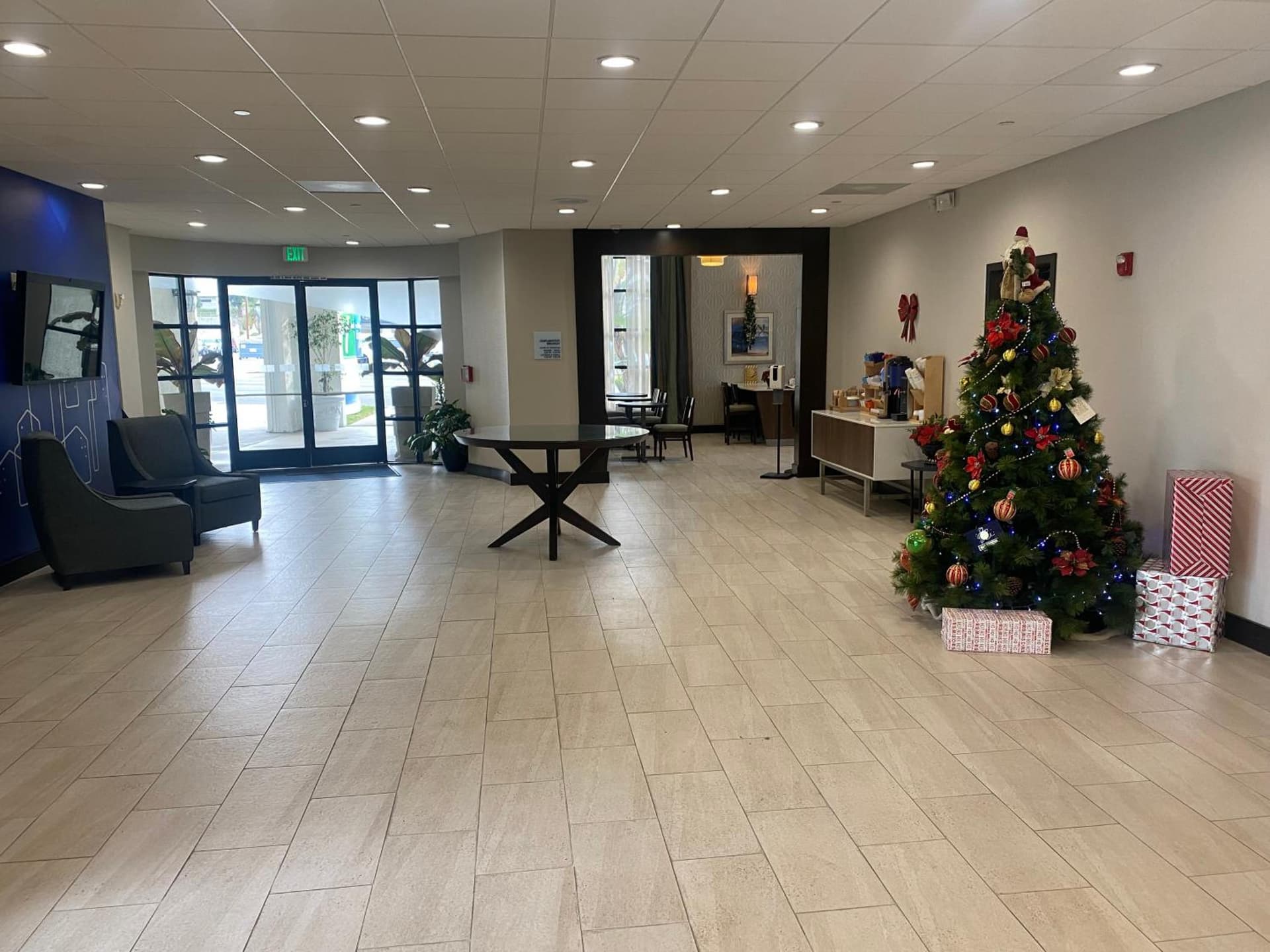 Holiday Inn Express Hotel & Suites Hermosa Beach by IHG property views in Hermosa Beach, CA — gallery photo 3