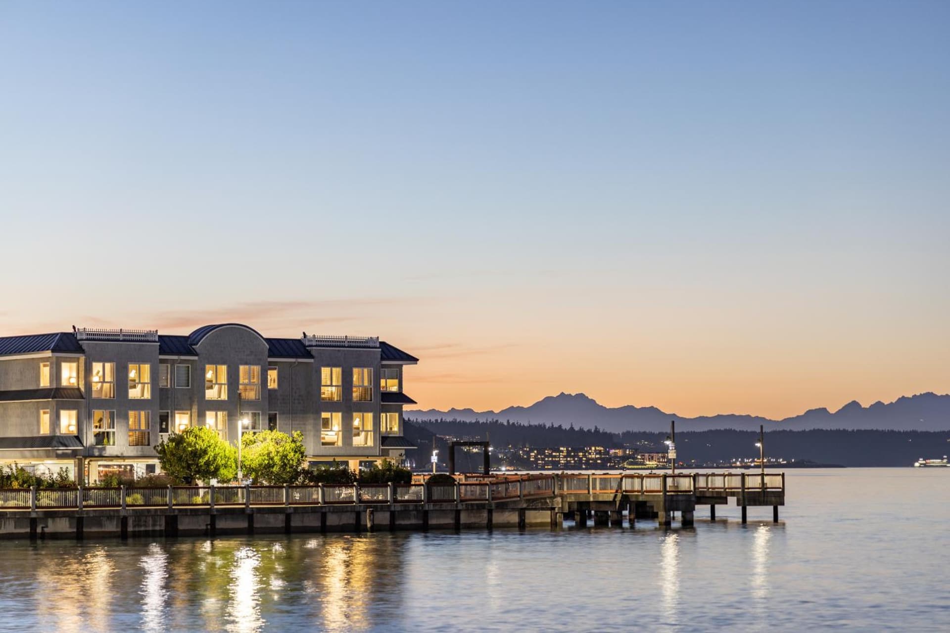 Silver Cloud Hotel Tacoma Waterfront interior in Tacoma, WA — gallery photo 2