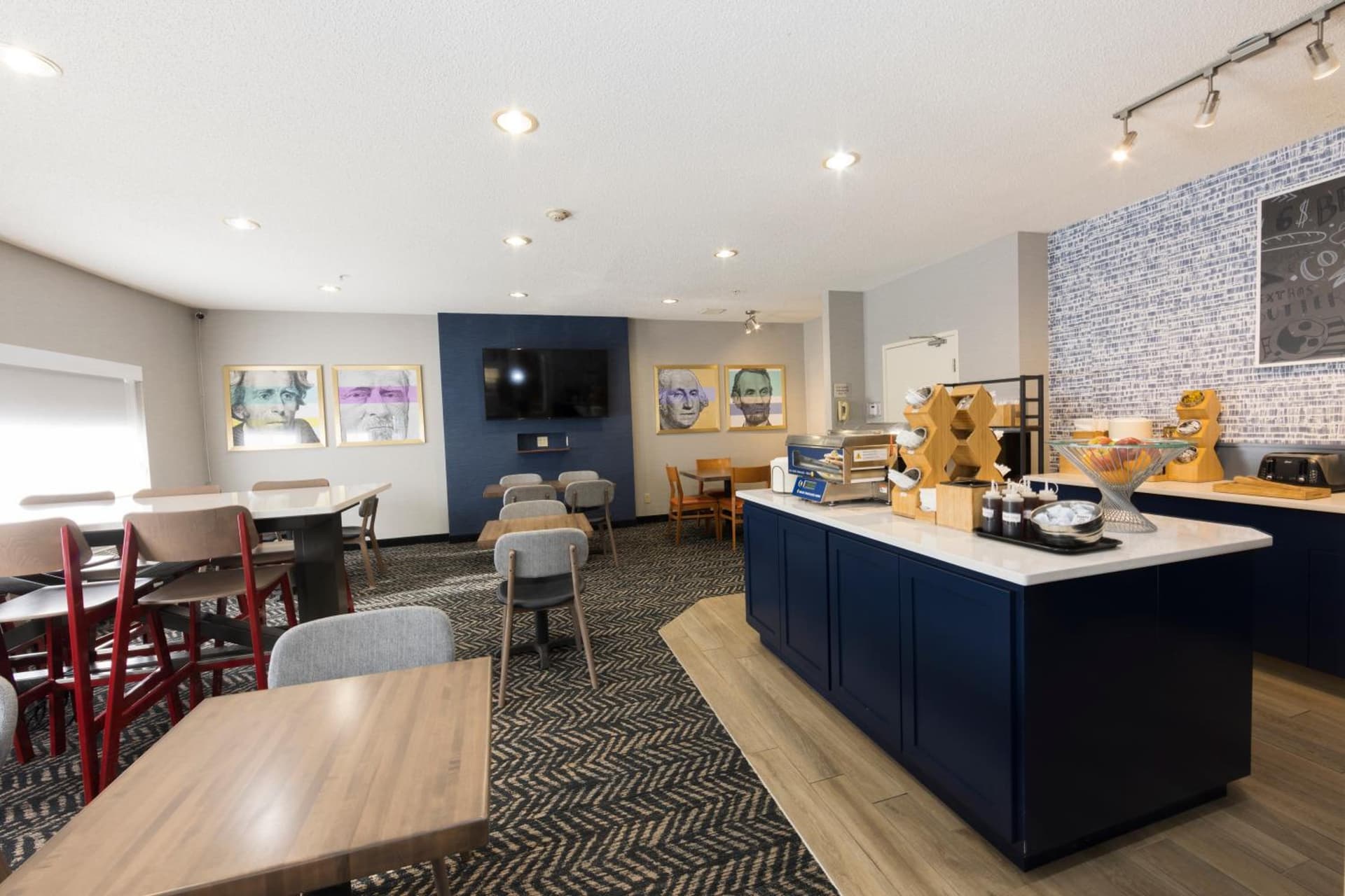 AmericInn by Wyndham Duluth gallery photo in Duluth, MN — image 5