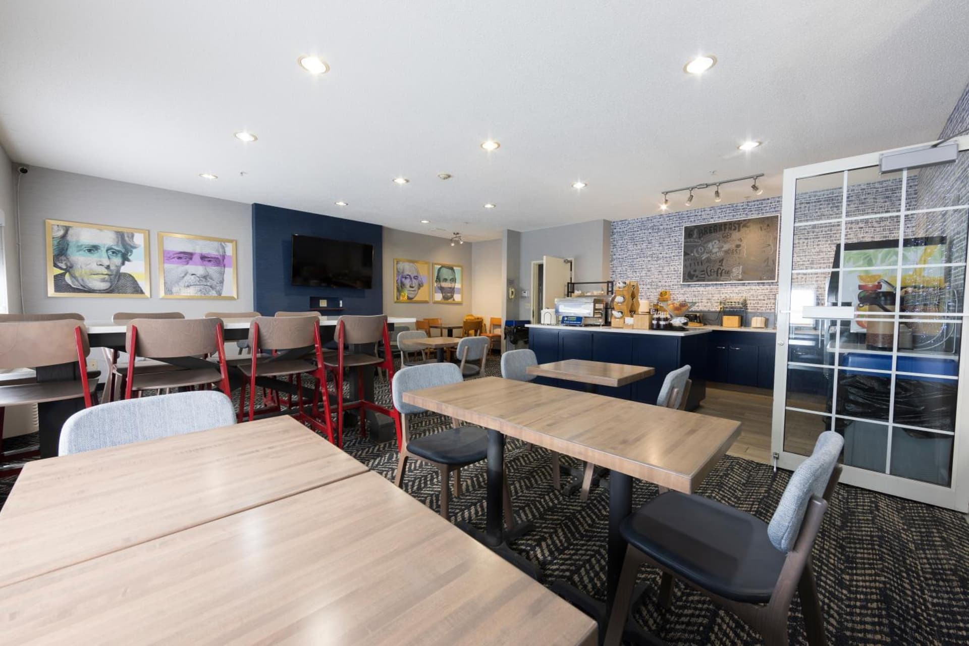 AmericInn by Wyndham Duluth gallery photo in Duluth, MN — image 4